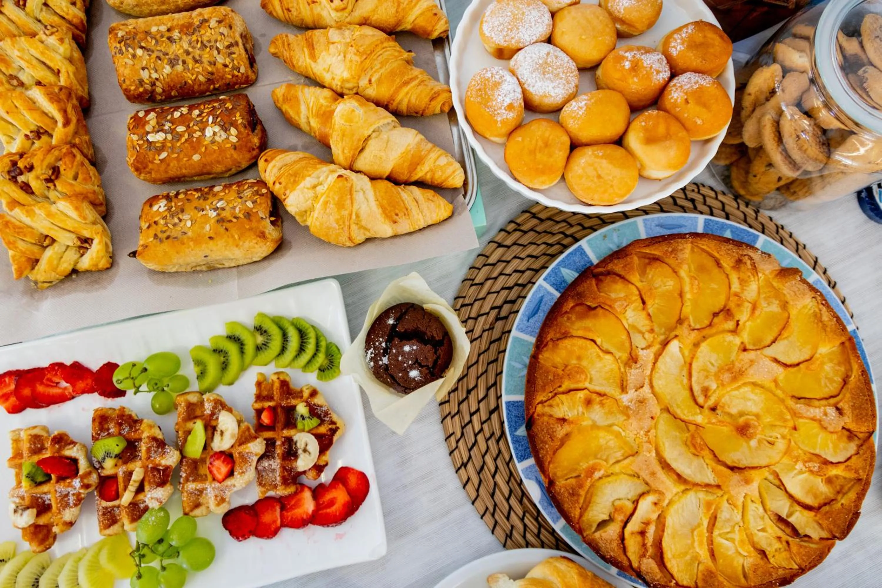 Restaurant/places to eat in Beach Hotel Clerice