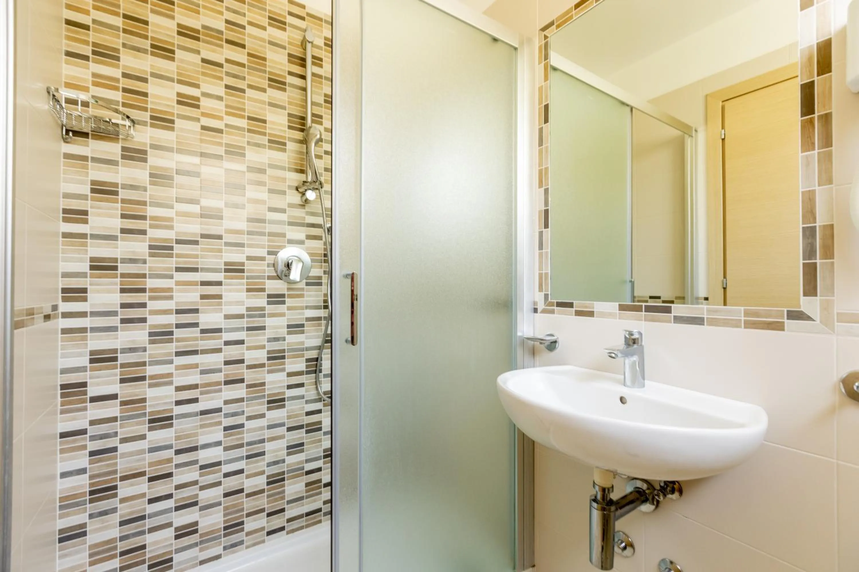 Shower in Beach Hotel Clerice