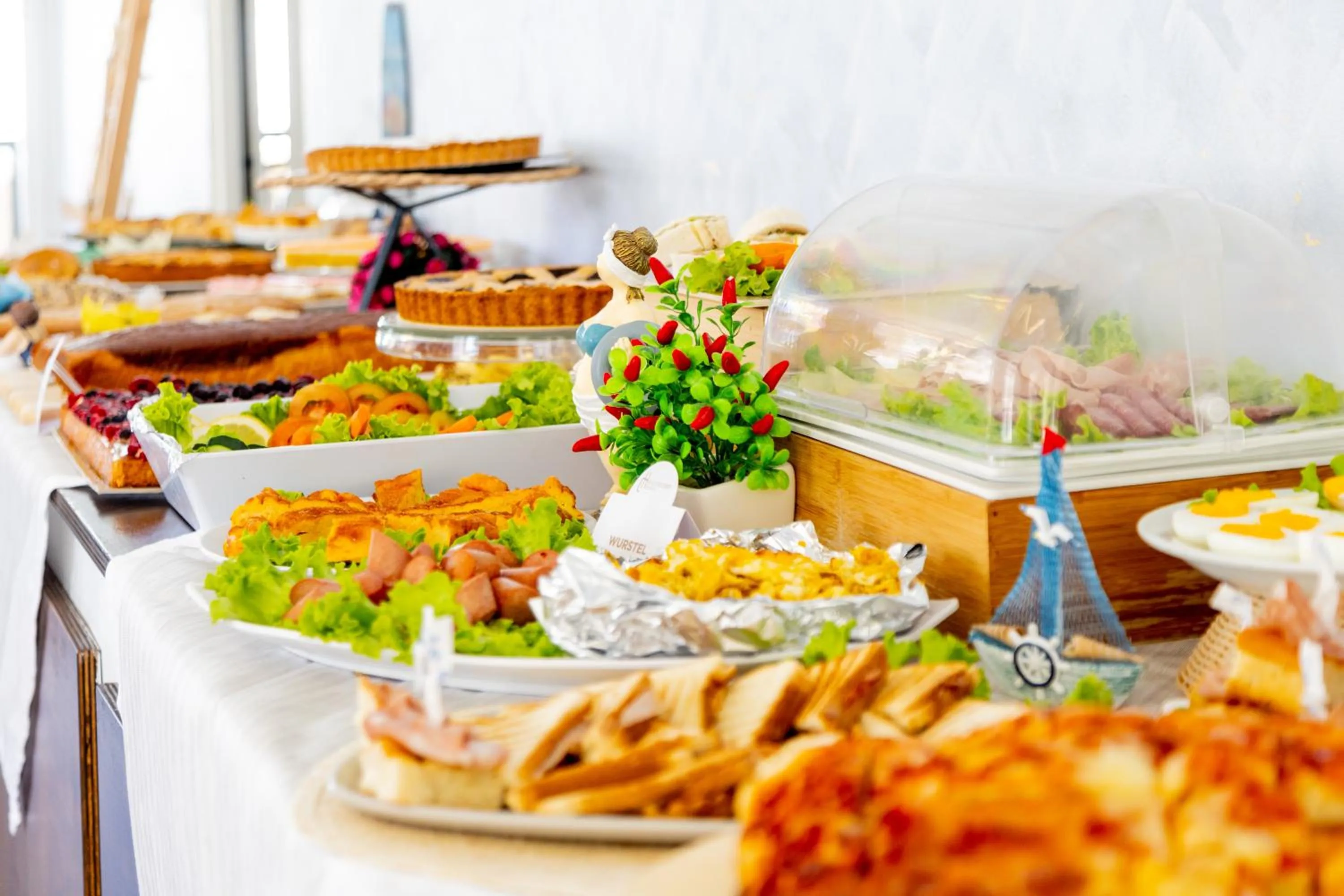 Restaurant/places to eat in Beach Hotel Clerice