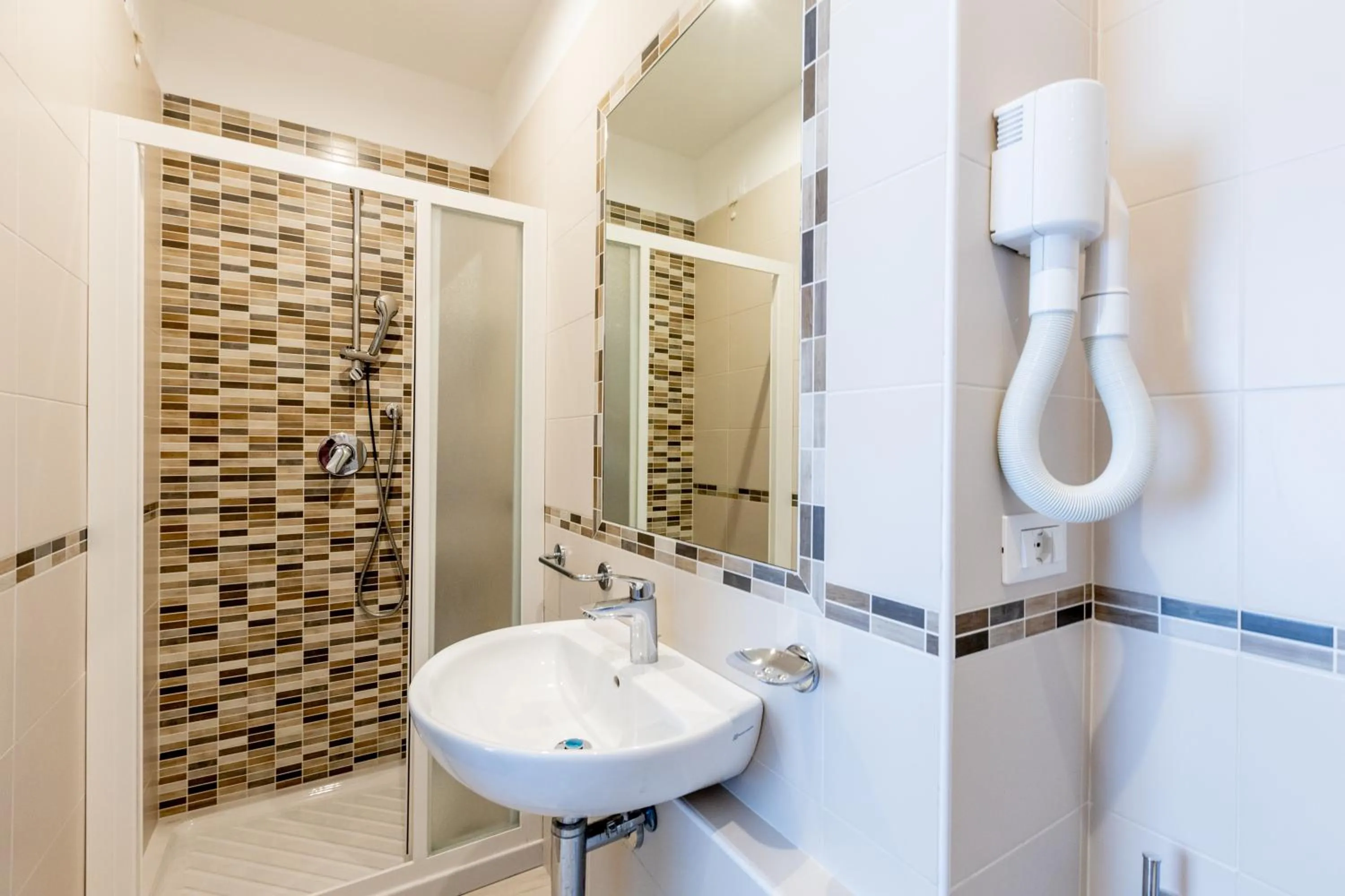 Shower in Beach Hotel Clerice