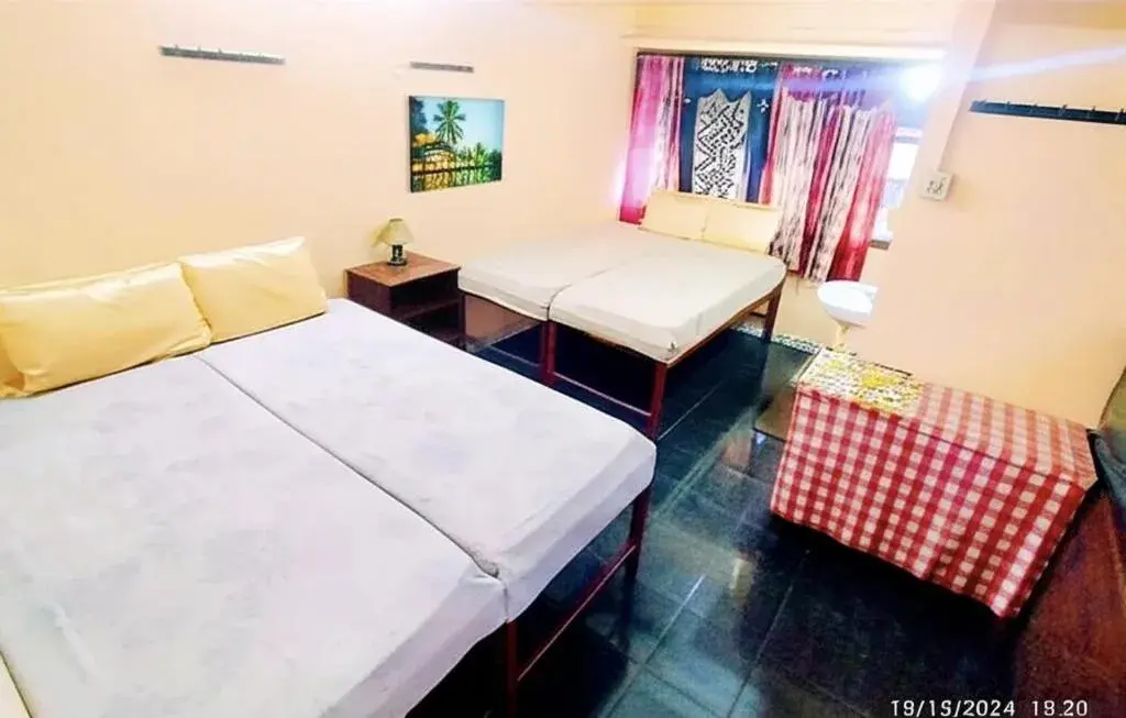 Economy Quadruple Room - single occupancy in Pleasant Inn Economy Quadruple Room - single occupancy in Pleasant Inn