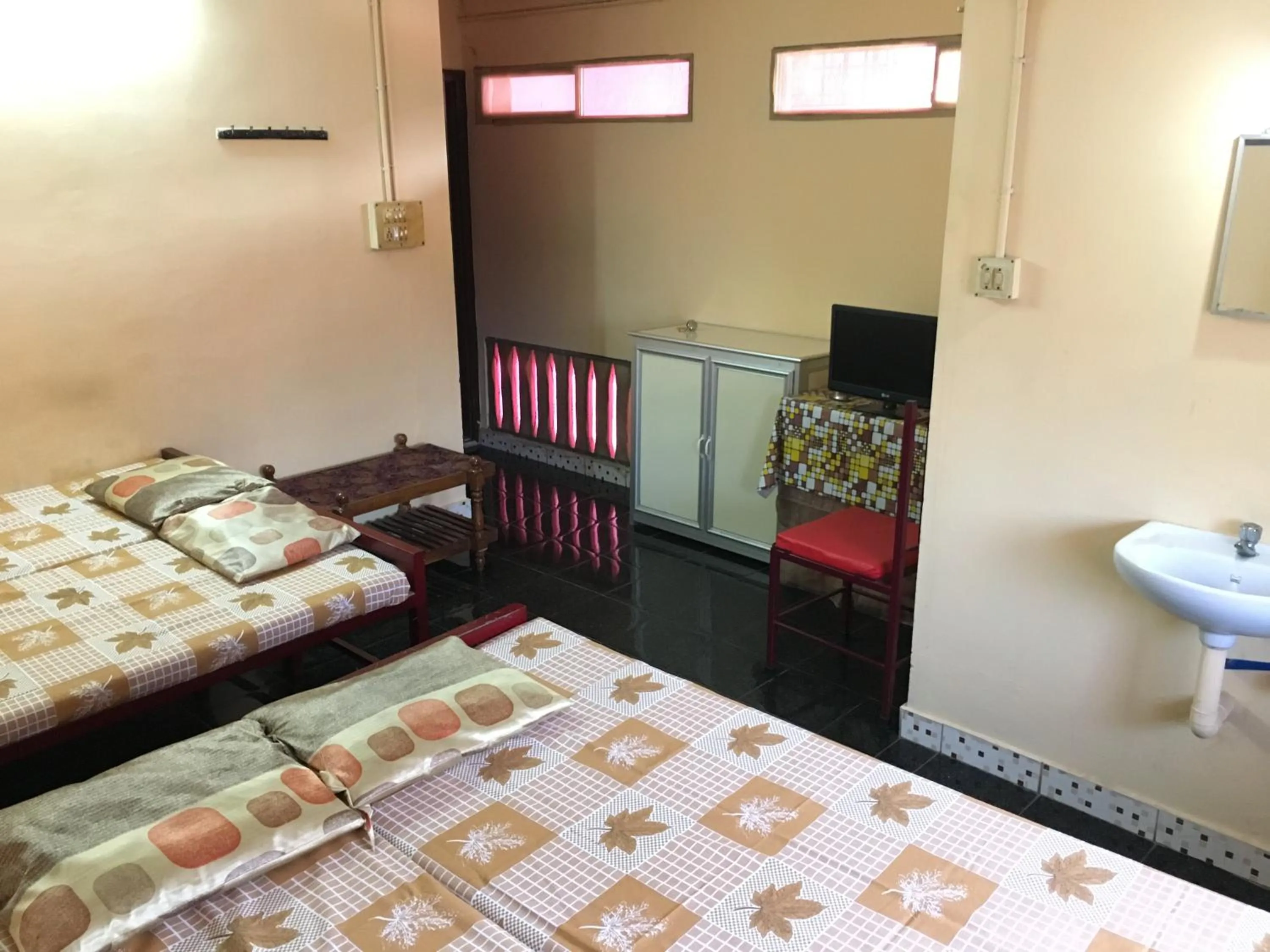 Bedroom, Bed in Pleasant Inn