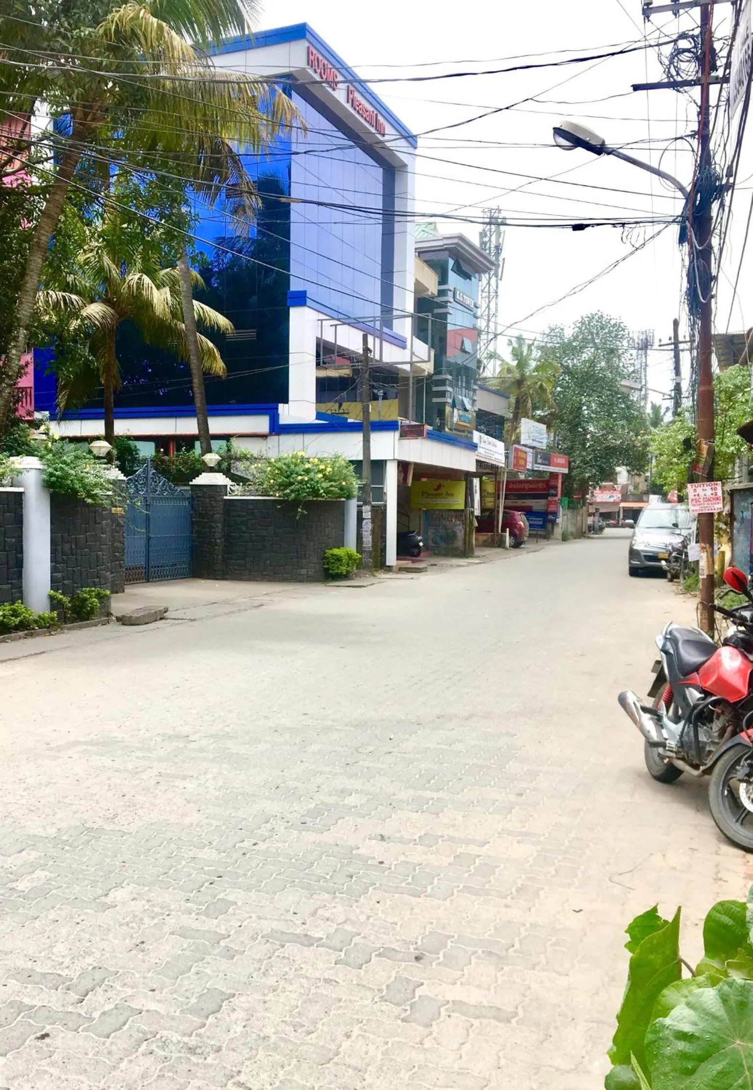 Facade/entrance in Pleasant Inn