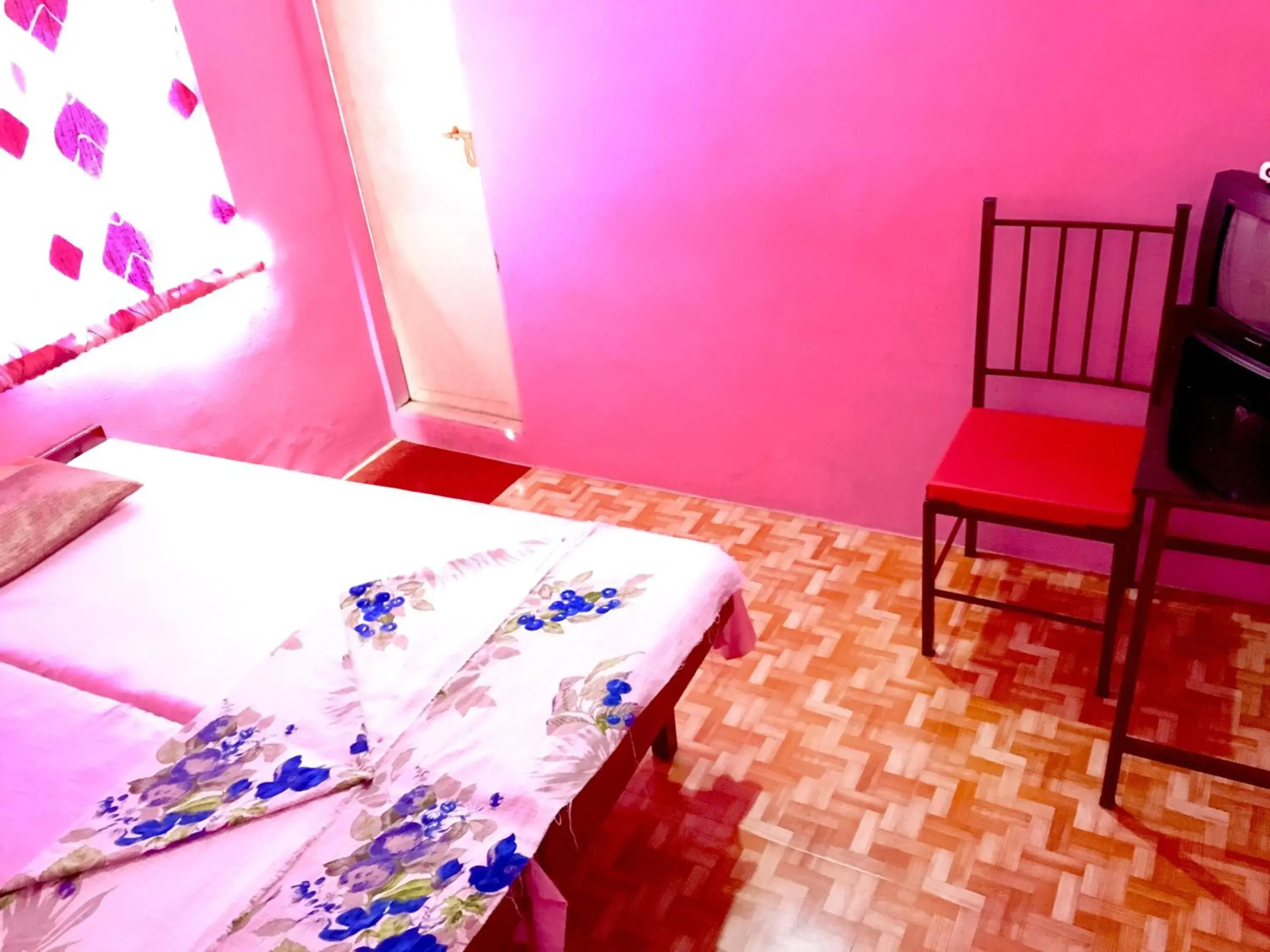 Budget Double or Twin Room - single occupancy in Pleasant Inn Budget Double or Twin Room - single occupancy in Pleasant Inn