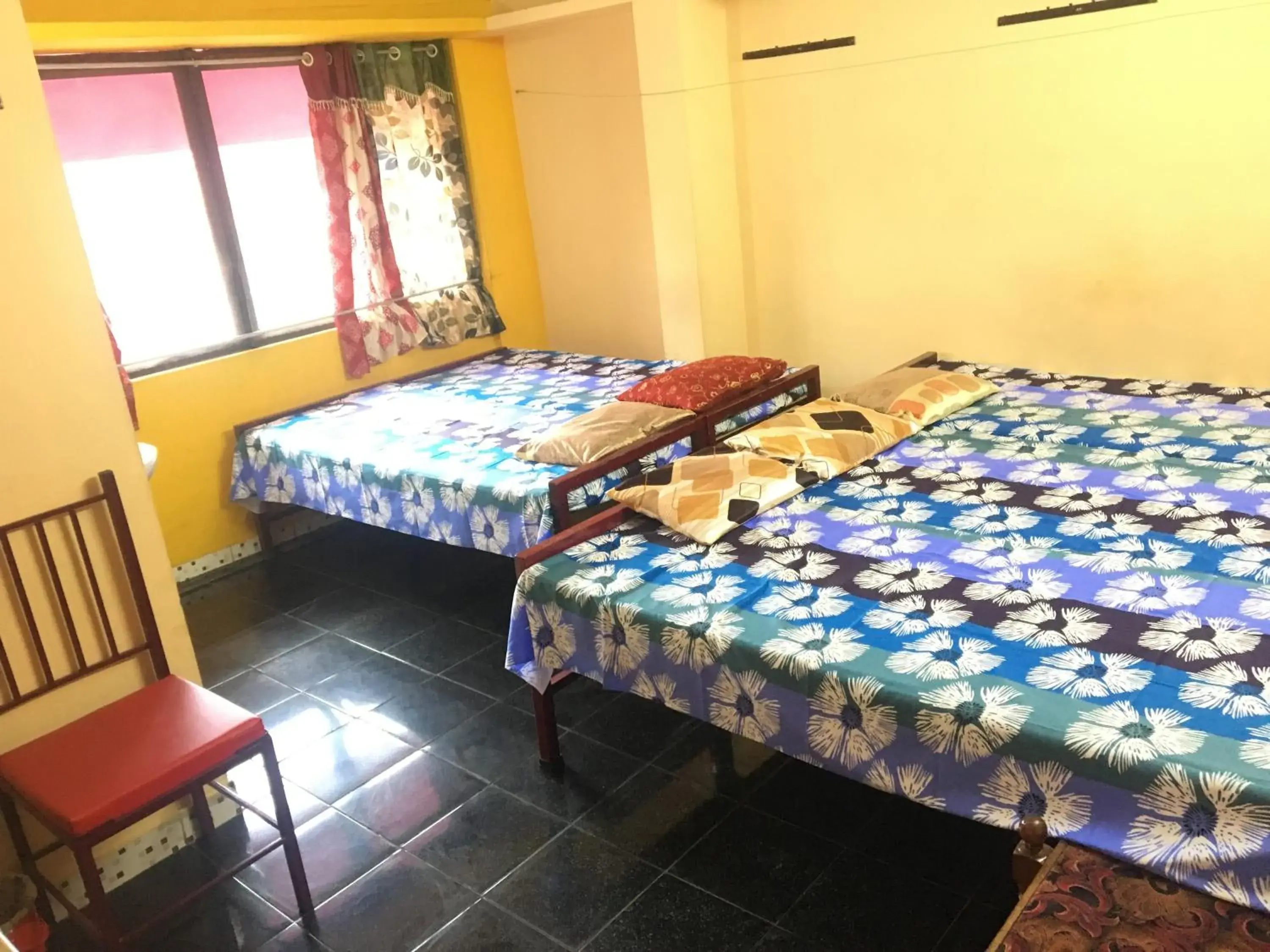 View (from property/room), Bed in Pleasant Inn View (from property/room), Bed in Pleasant Inn