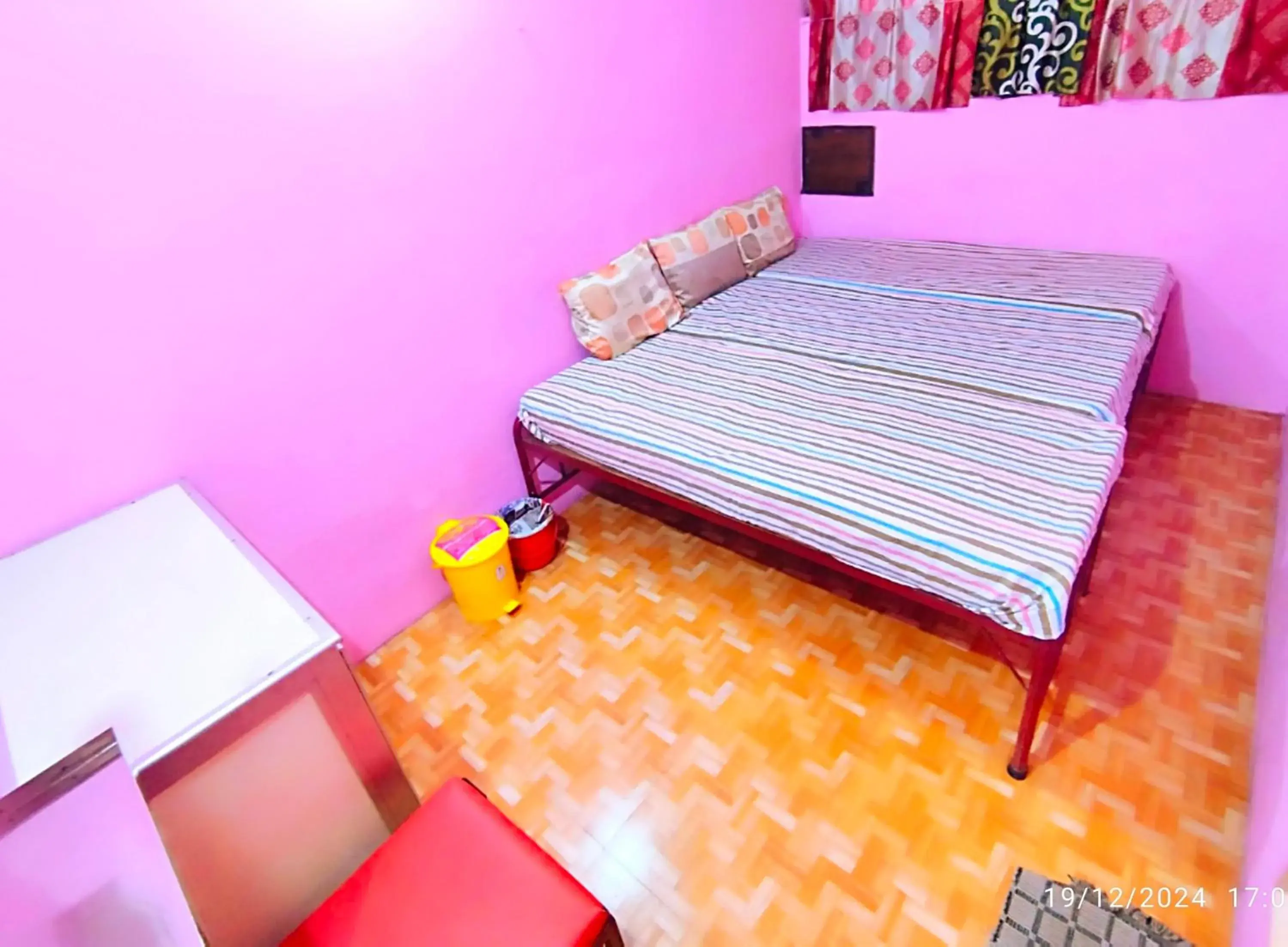 Budget Triple Room - single occupancy in Pleasant Inn Budget Triple Room - single occupancy in Pleasant Inn