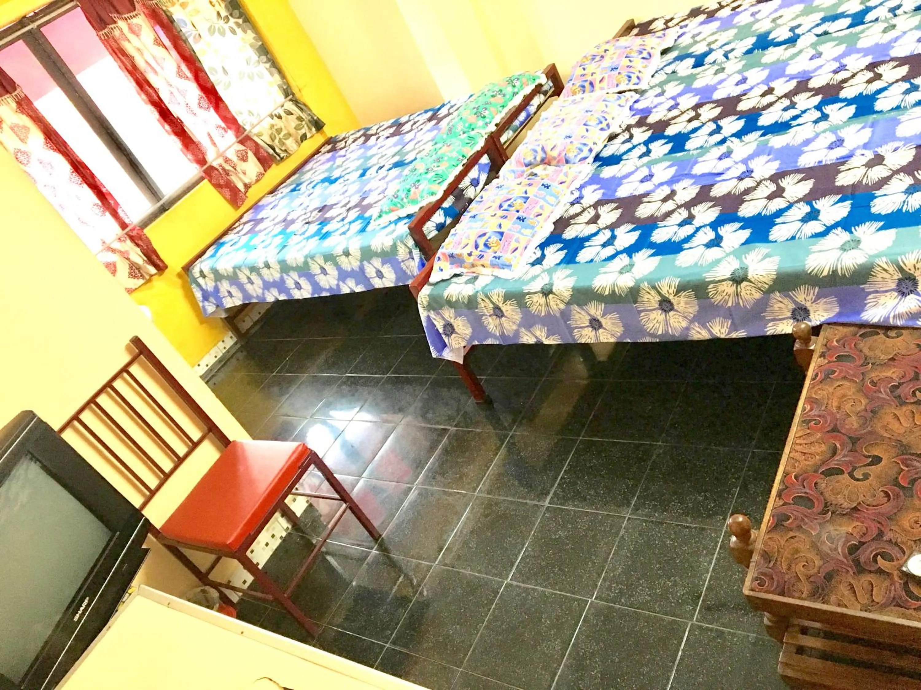 Photo of the whole room, Bed in Pleasant Inn