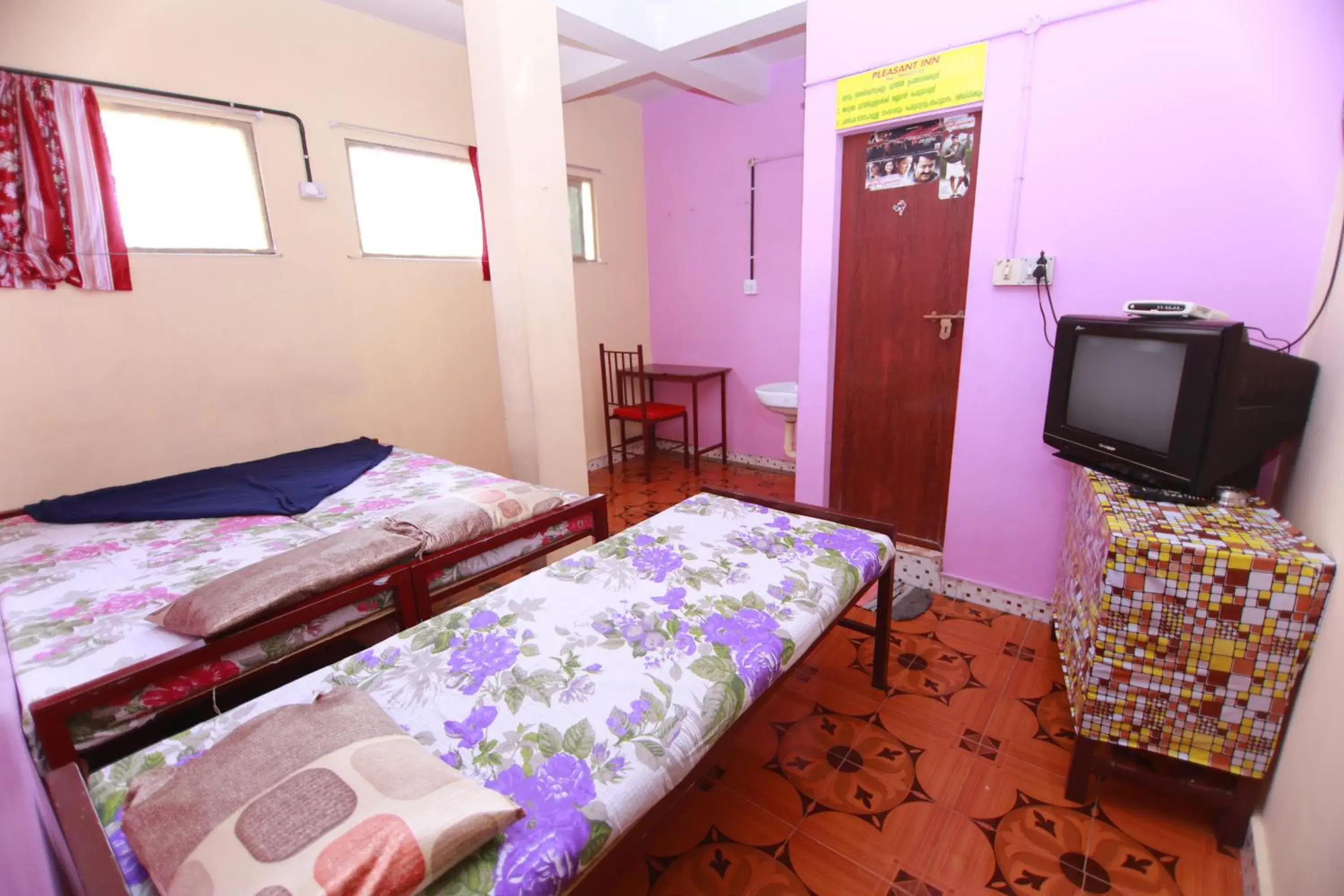 Budget Triple Room - single occupancy in Pleasant Inn Budget Triple Room - single occupancy in Pleasant Inn