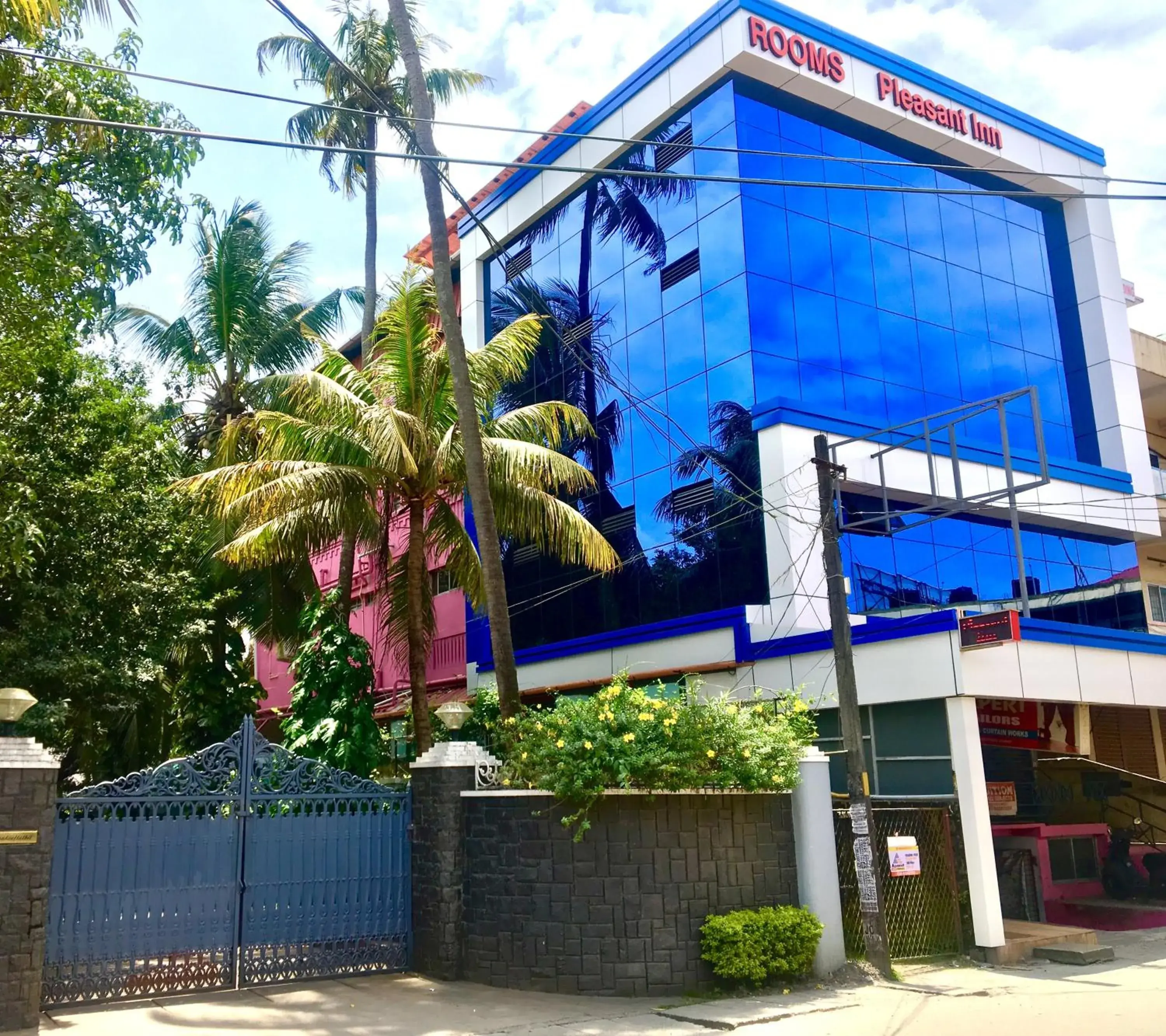 Property building in Pleasant Inn Property building in Pleasant Inn