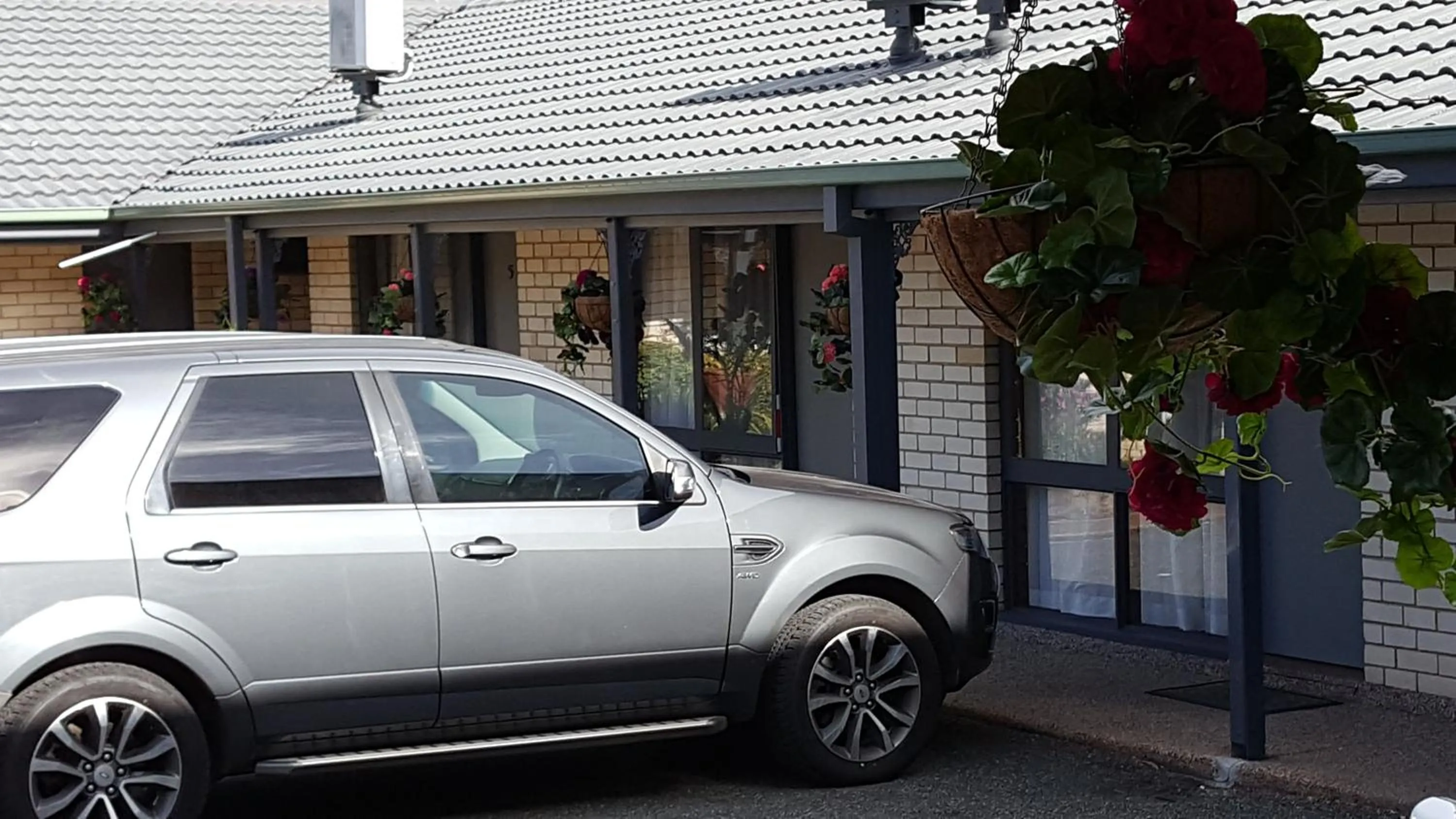 Facade/entrance in Hibiscus Lakeside Motel