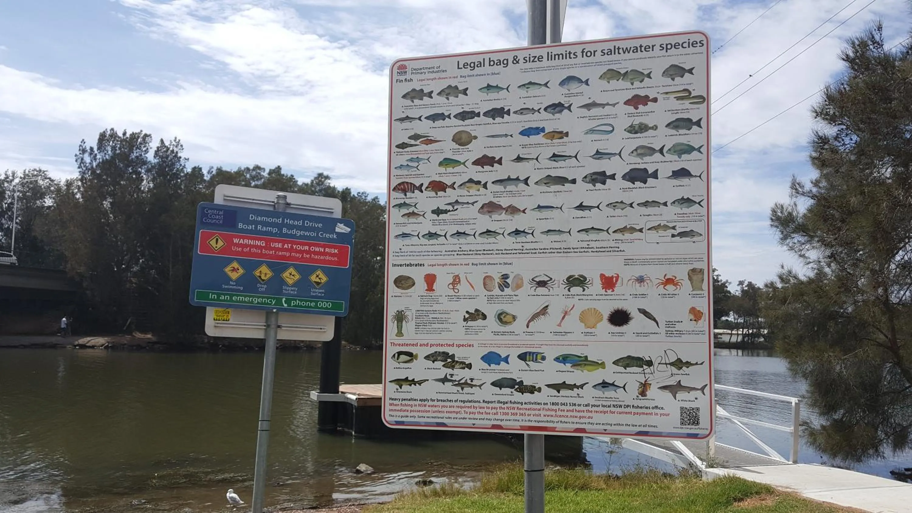 Logo/Certificate/Sign in Hibiscus Lakeside Motel