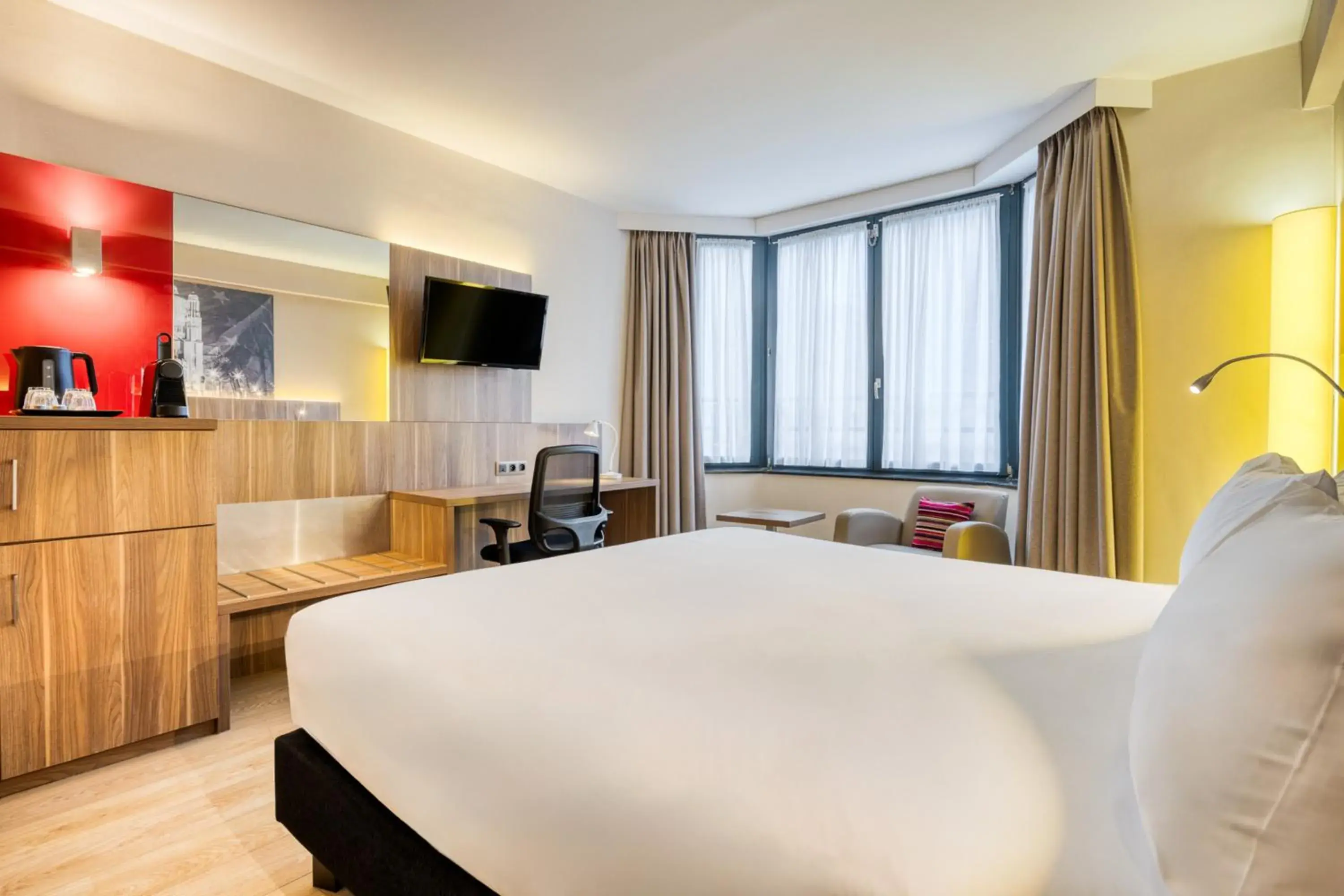 Standard King Room in Holiday Inn Brussels Schuman by IHG Standard King Room in Holiday Inn Brussels Schuman by IHG