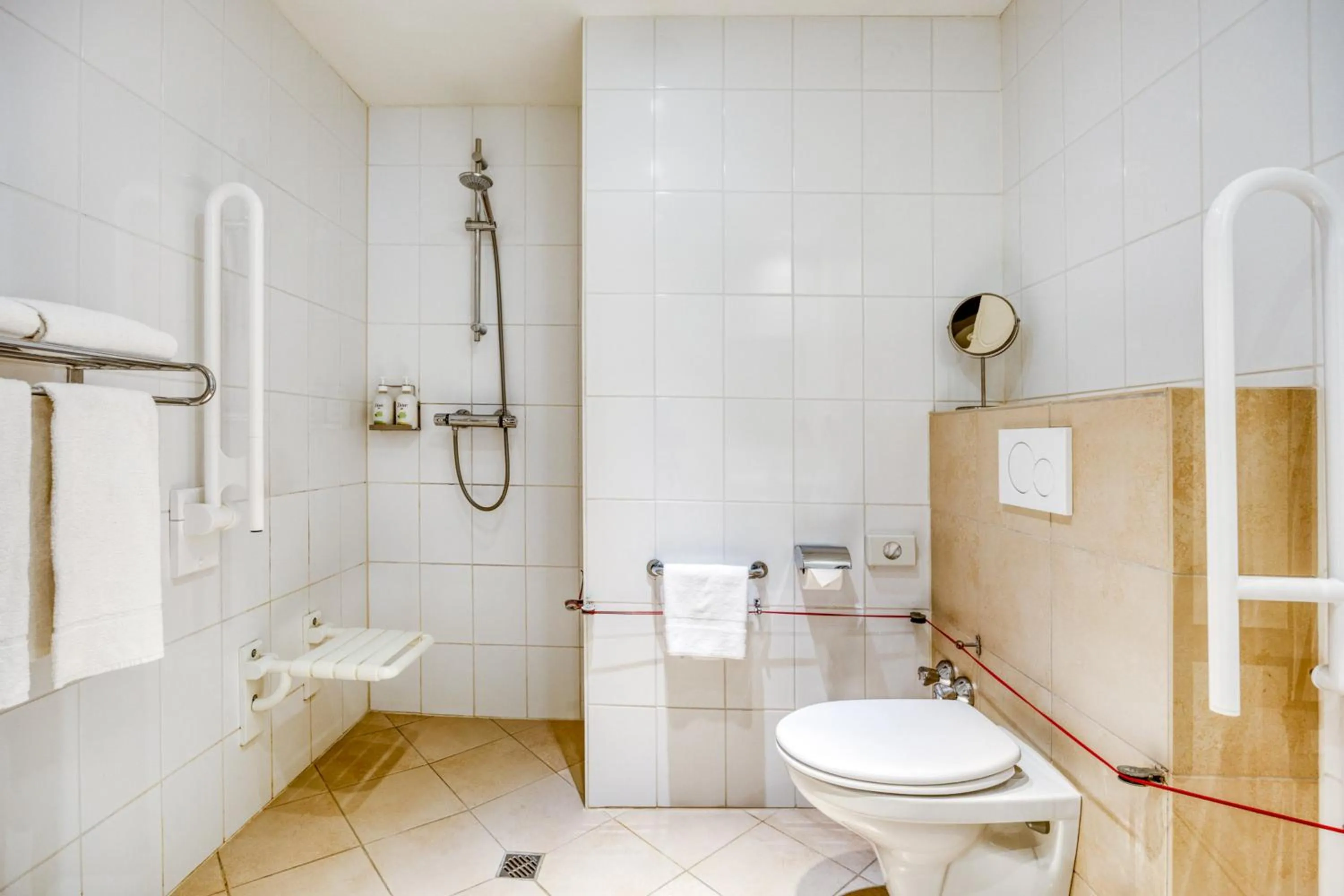 Photo of the whole room in Holiday Inn Brussels Schuman by IHG