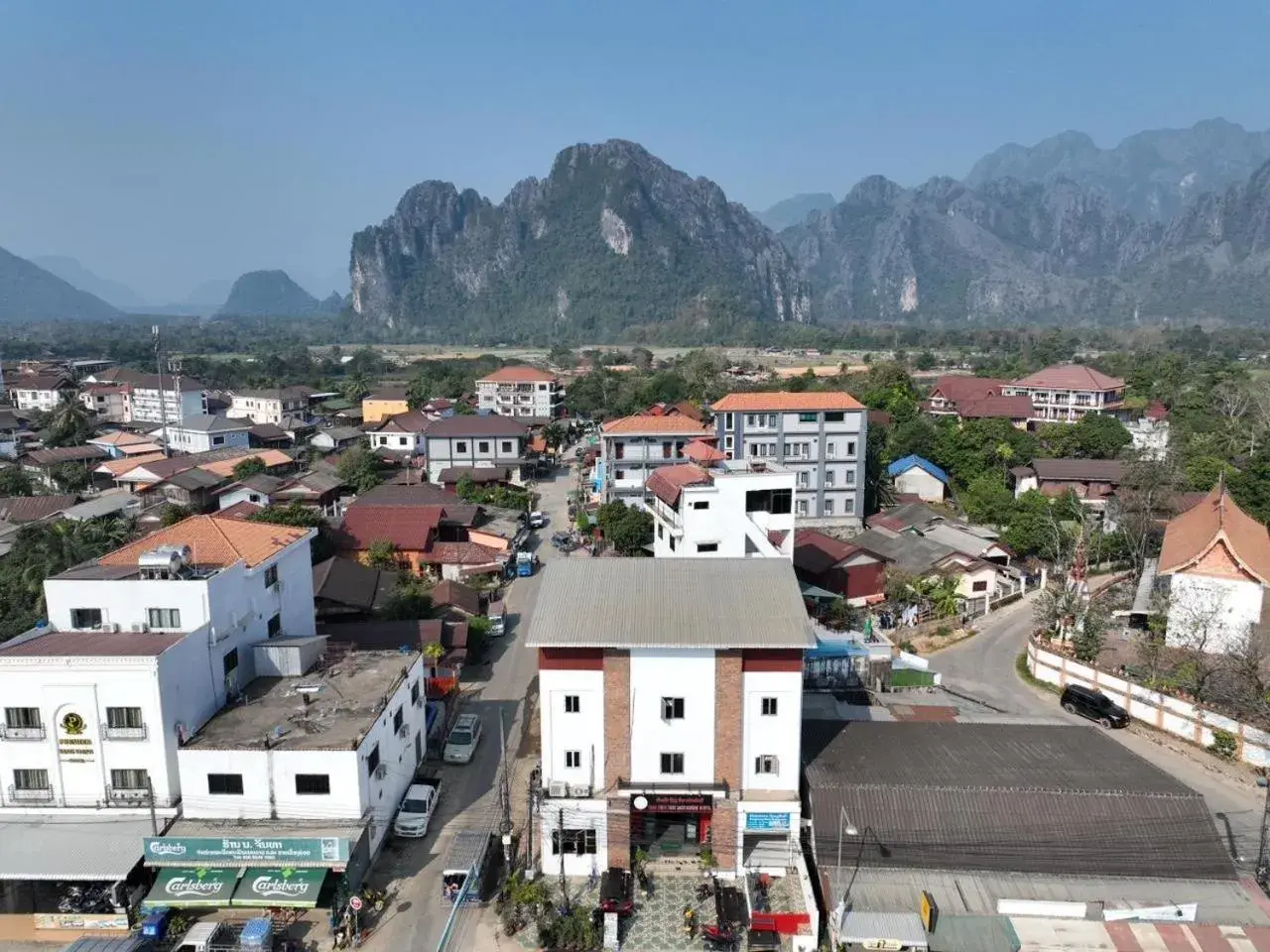 Property building in Vangvieng Rock Backpacker Rooftop Hostel Property building in Vangvieng Rock Backpacker Rooftop Hostel