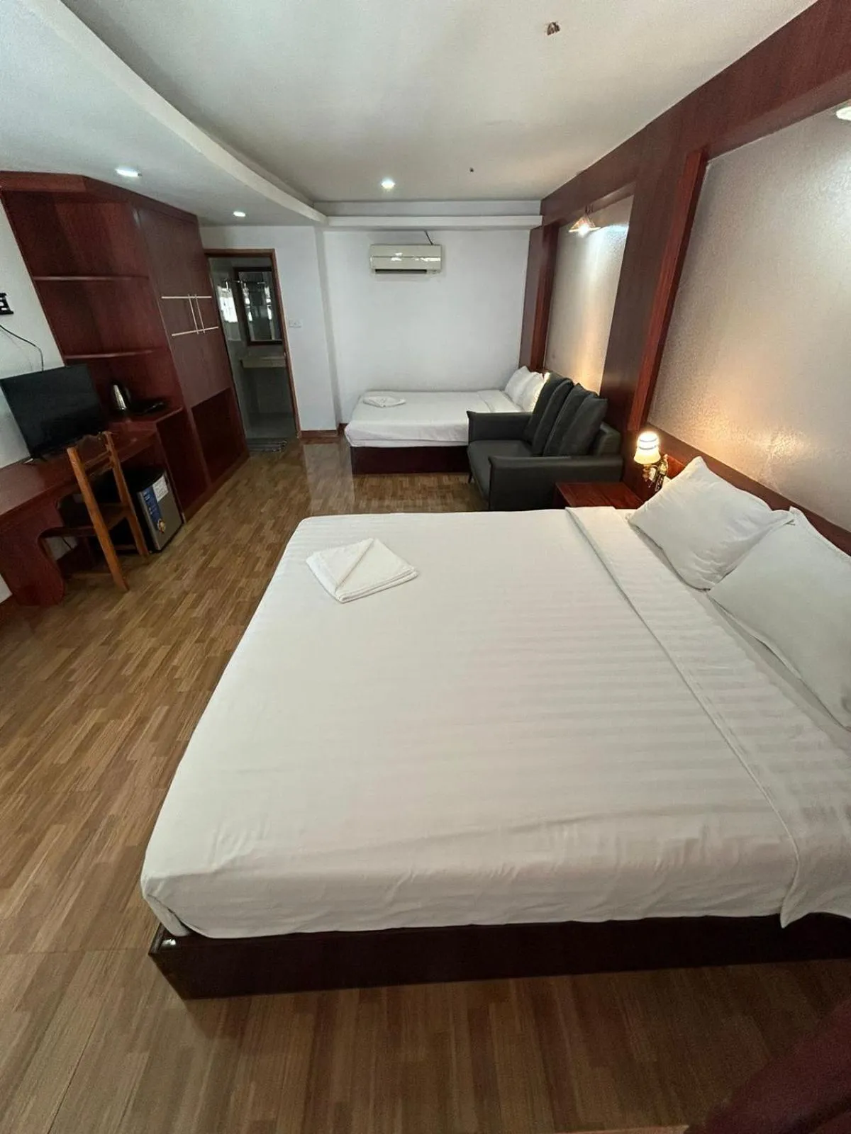 Photo of the whole room, Bed in Vangvieng Rock Backpacker Rooftop Hostel