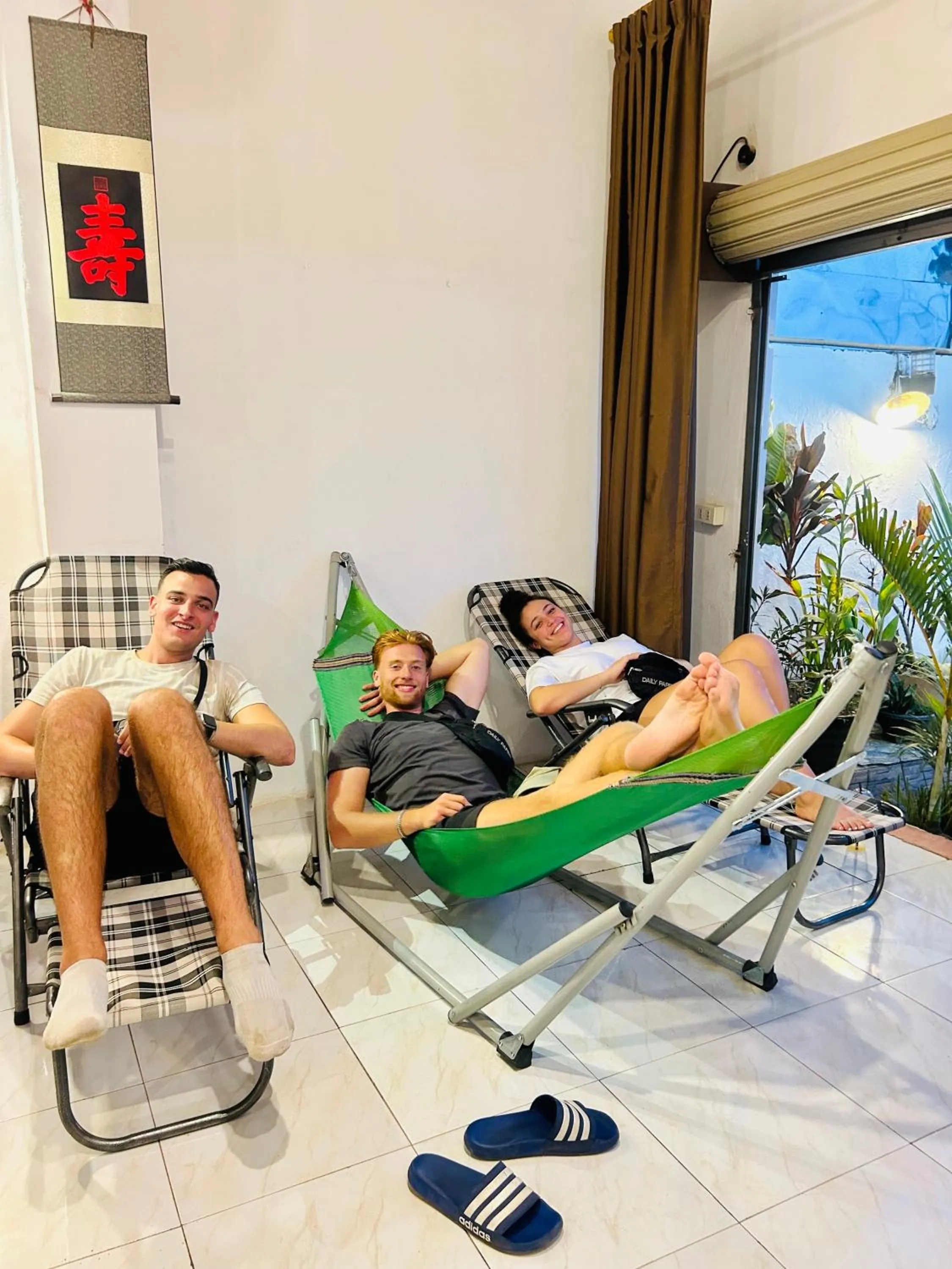 Communal lounge/ TV room in Vangvieng Rock Backpacker Rooftop Hostel