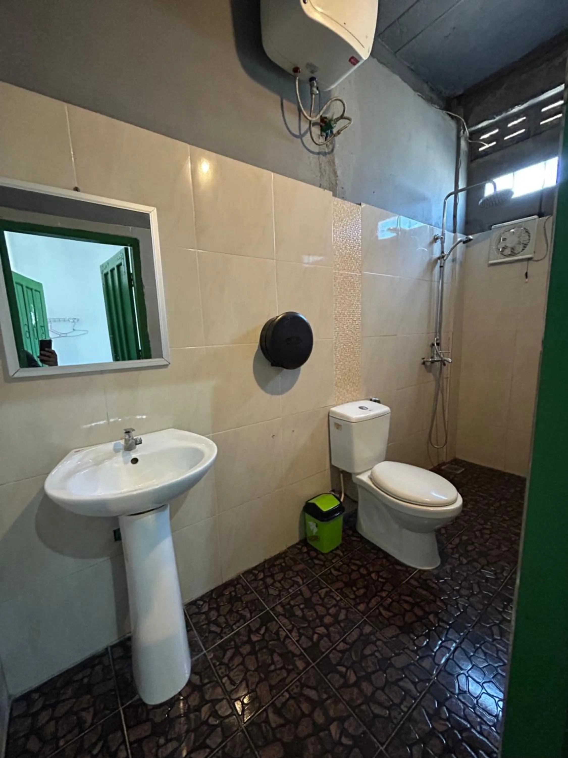 Bathroom in Vangvieng Rock Backpacker Rooftop Hostel