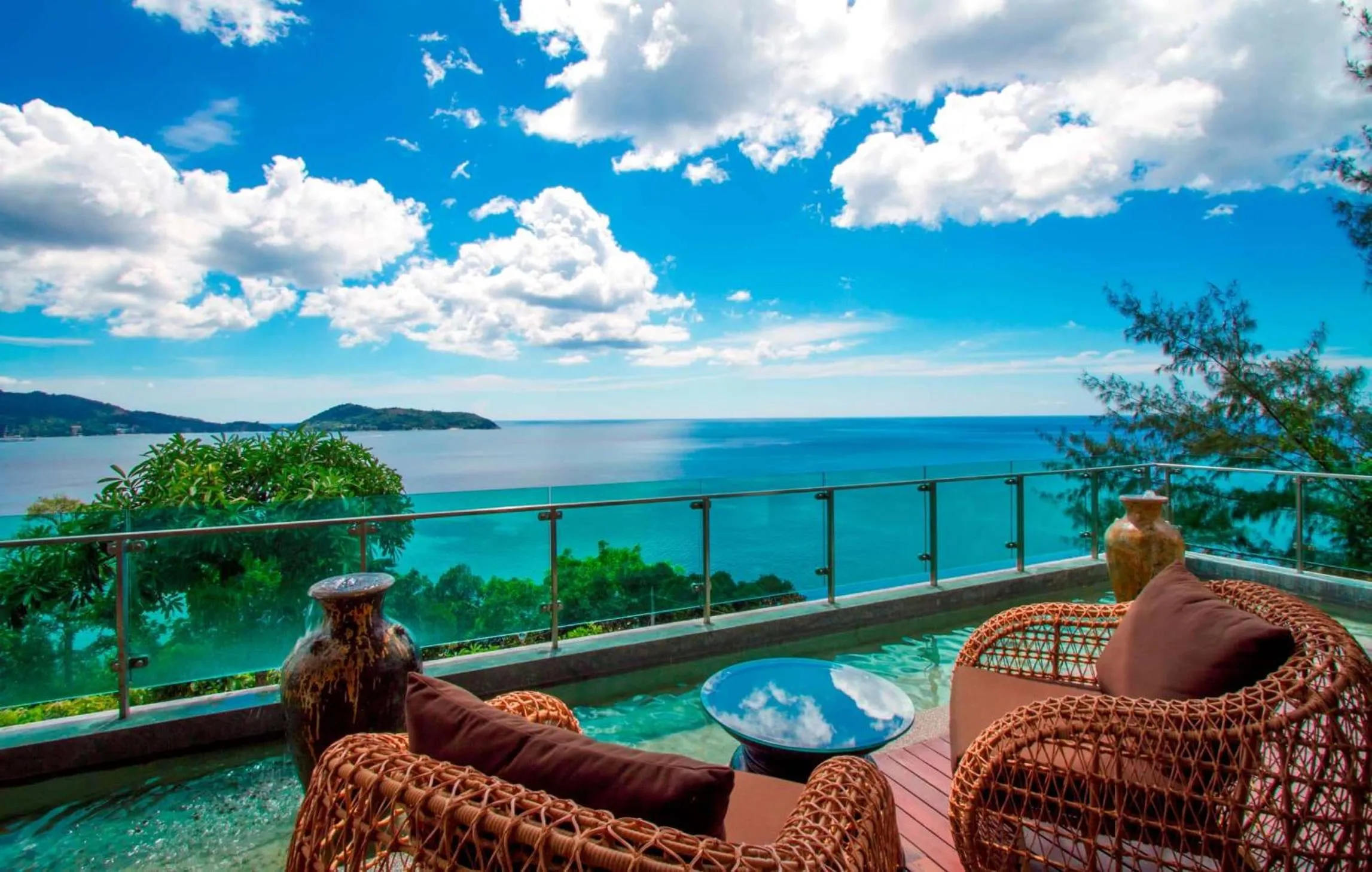 Lounge or bar in Wyndham Grand Phuket Kalim Bay