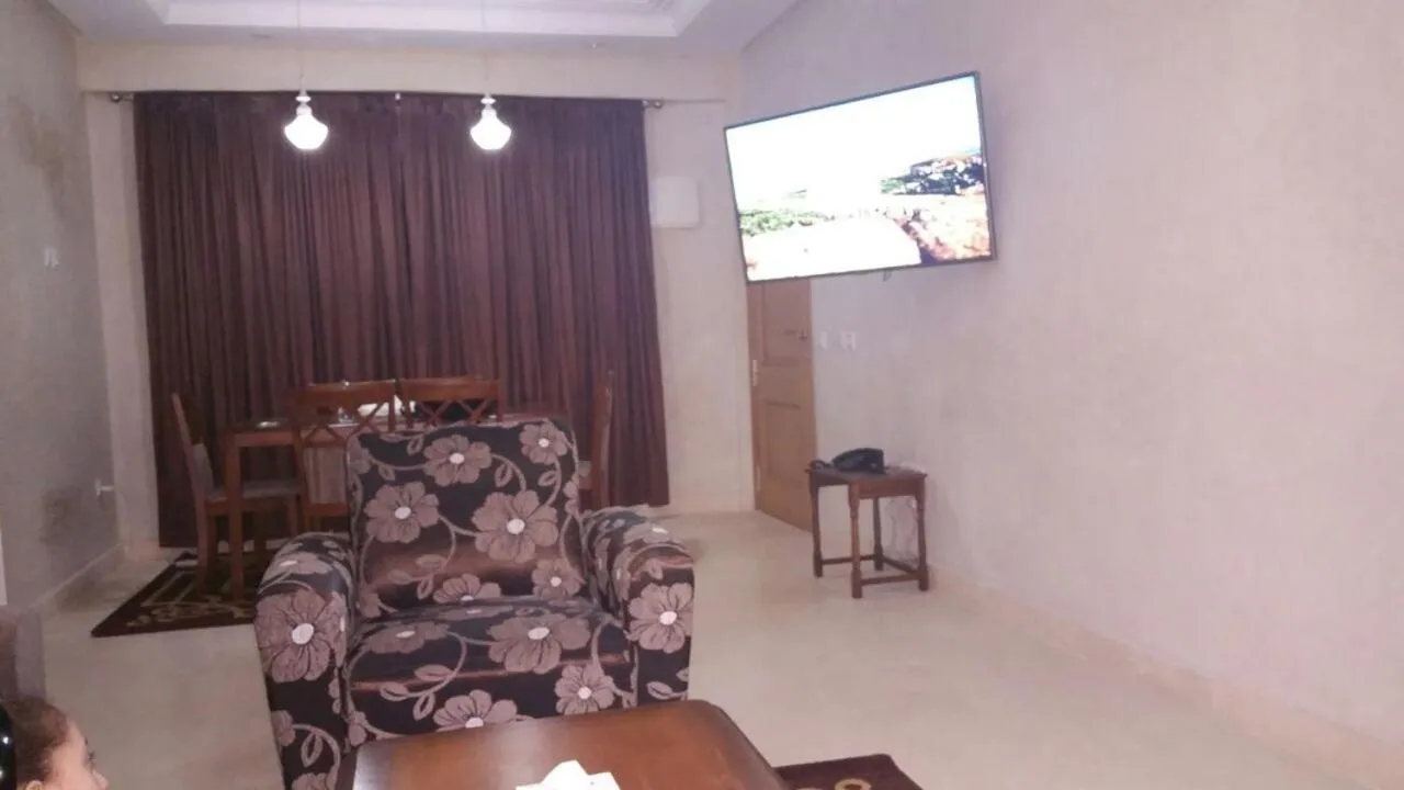 Mouzdalifa Apartment In City Center