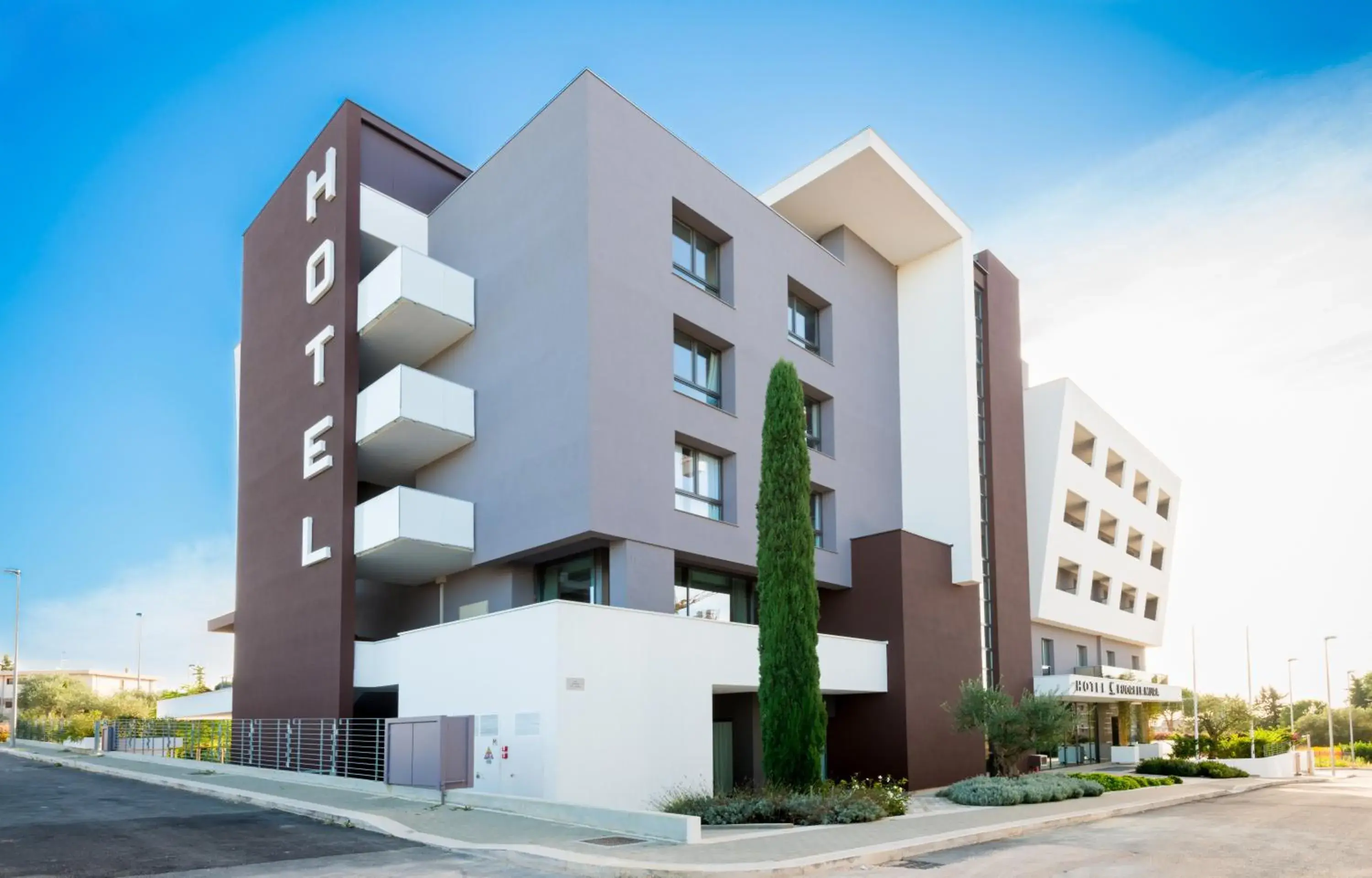 Facade/entrance in Fuori le Mura Facade/entrance in Fuori le Mura