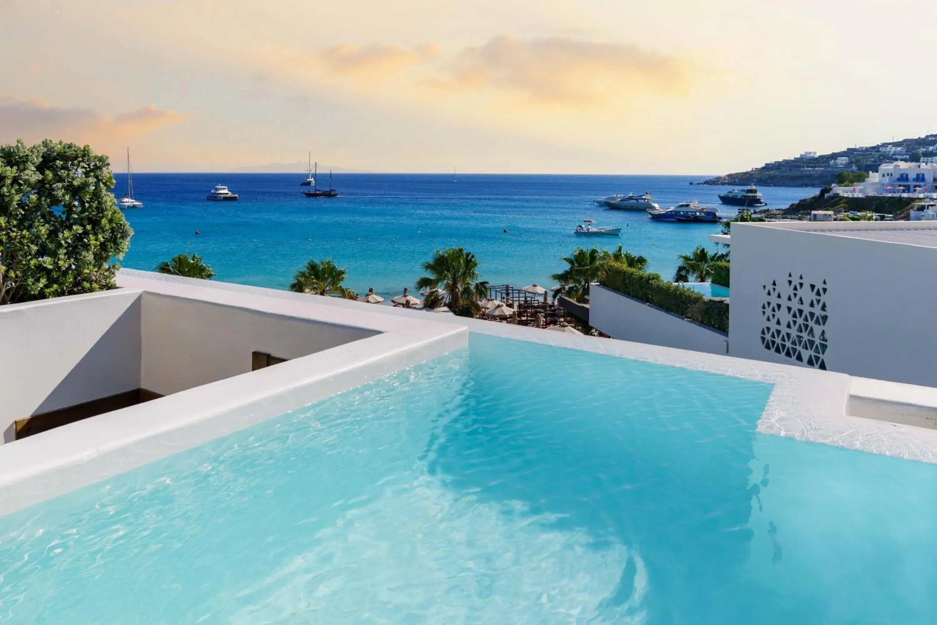 Pool view in Mykonos Dove Beachfront Hotel Pool view in Mykonos Dove Beachfront Hotel