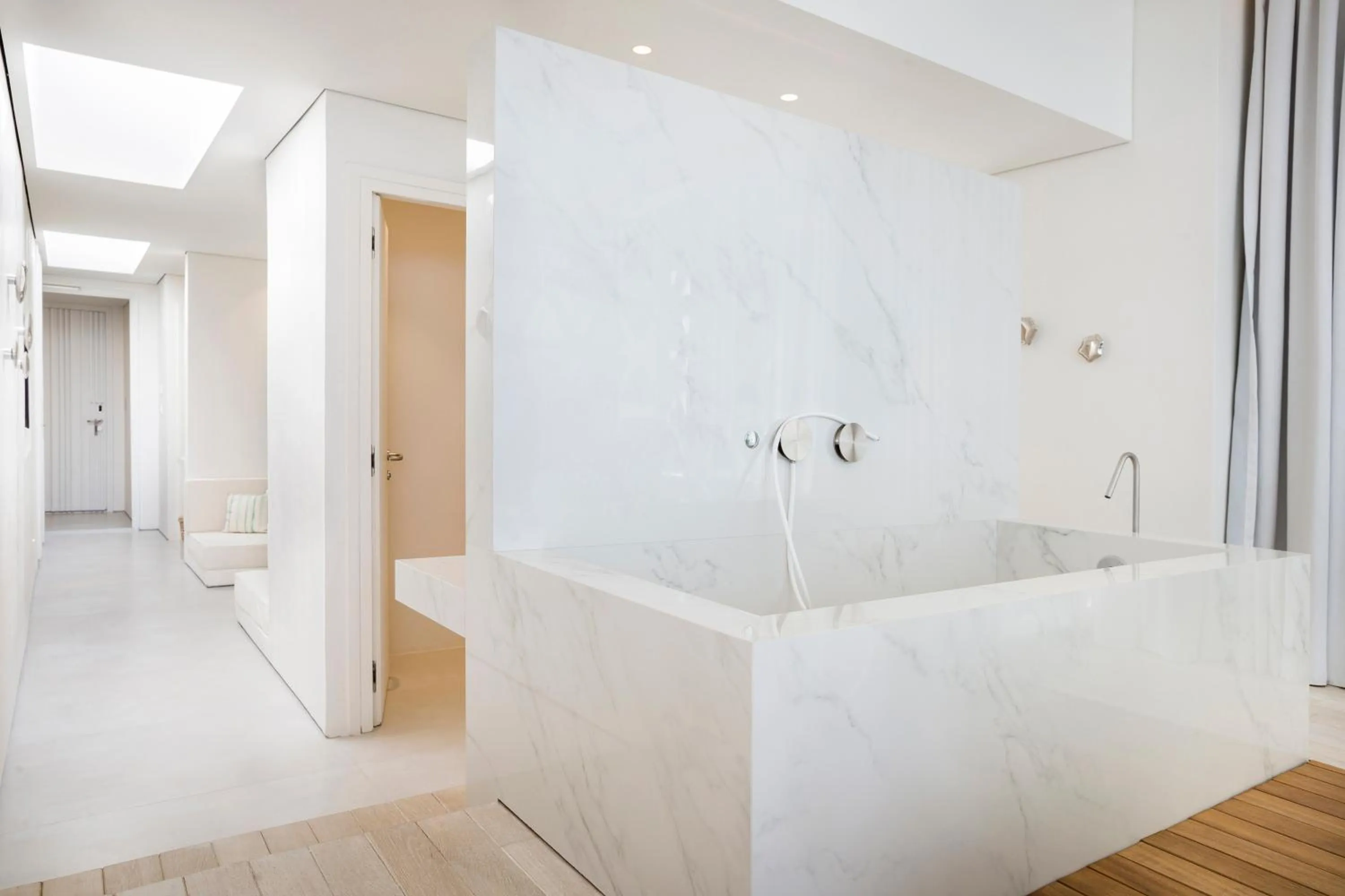 Bath in Mykonos Dove Beachfront Hotel