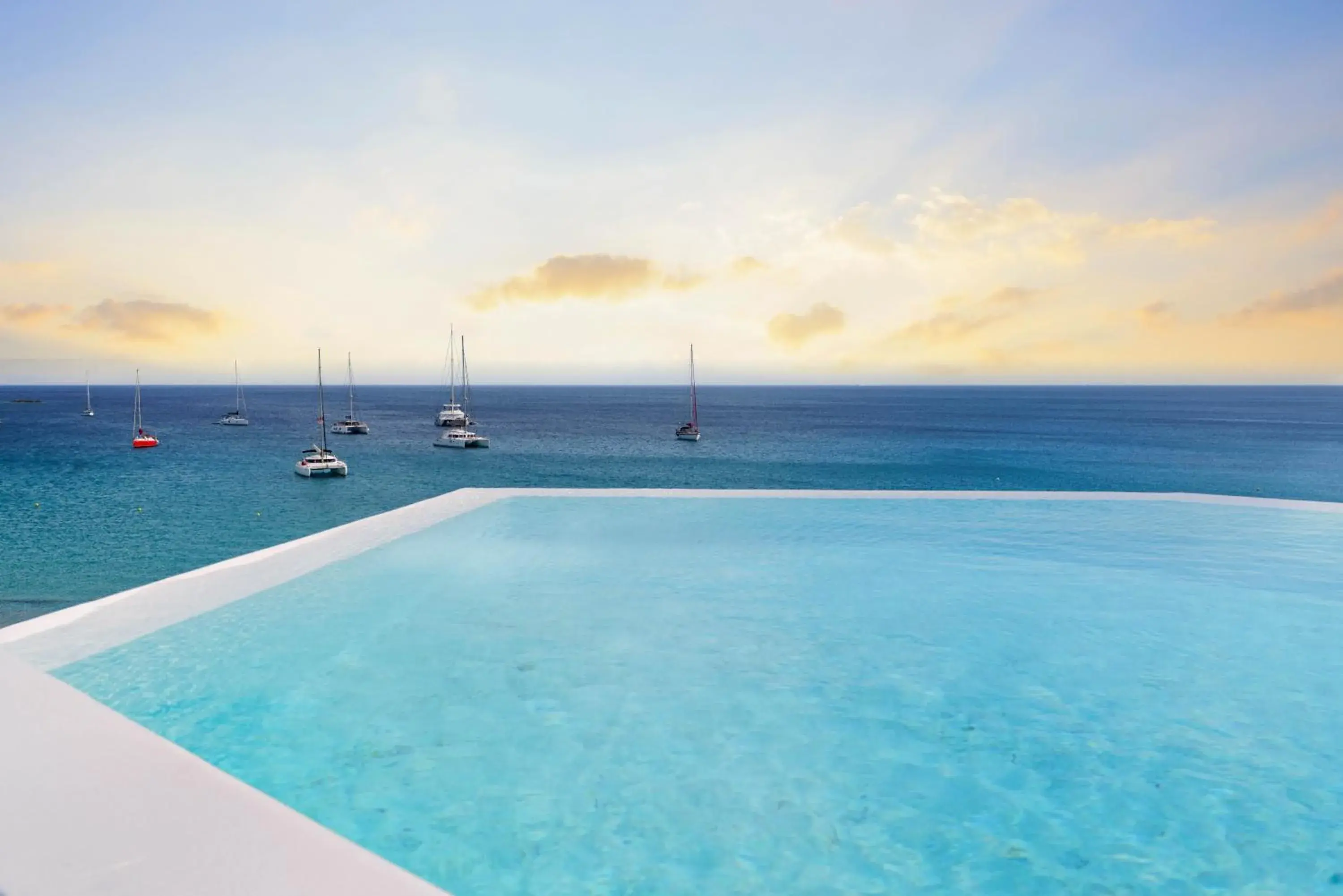 Pool view in Mykonos Dove Beachfront Hotel Pool view in Mykonos Dove Beachfront Hotel
