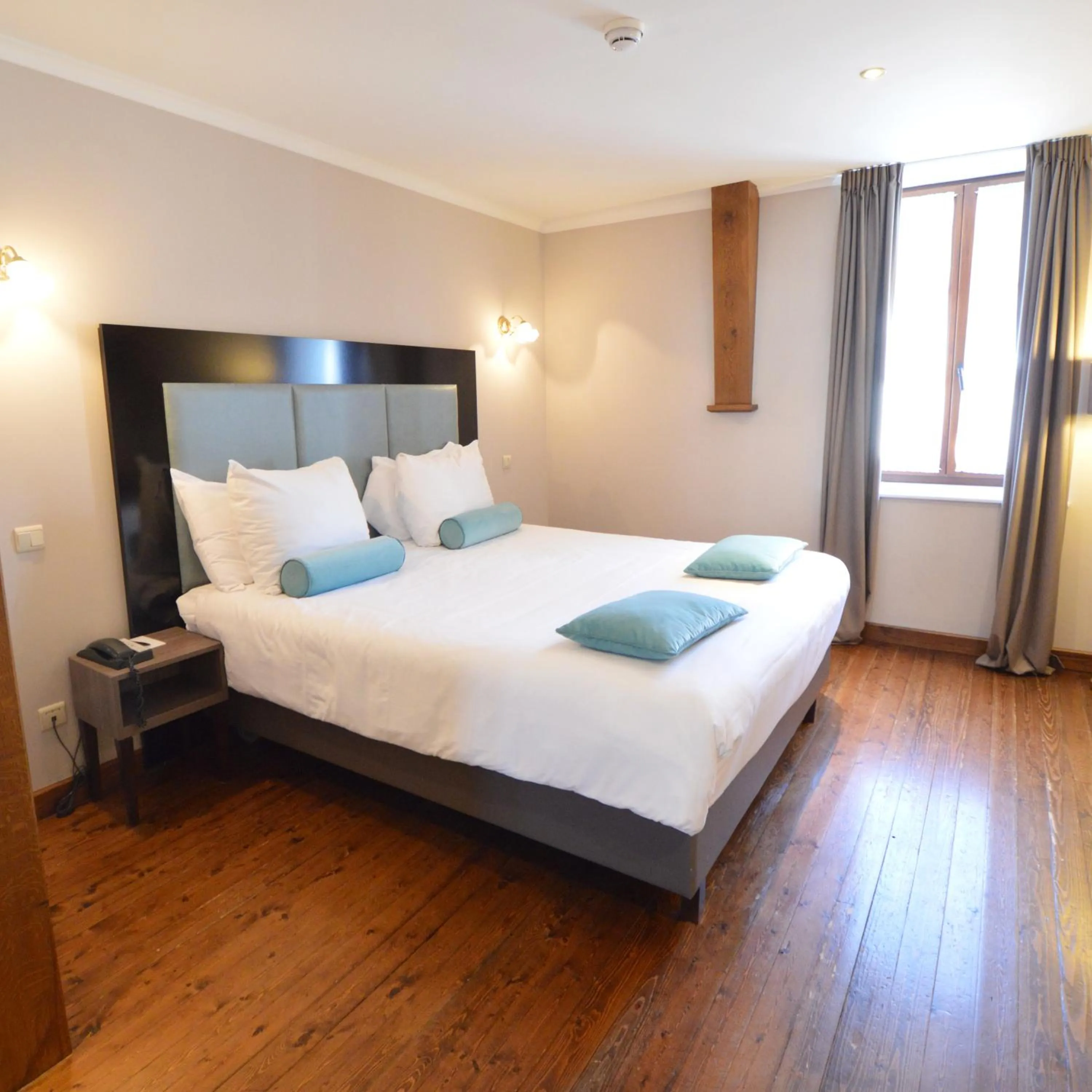 Bed in Hotel de la Poste - Relais de Napoleon III