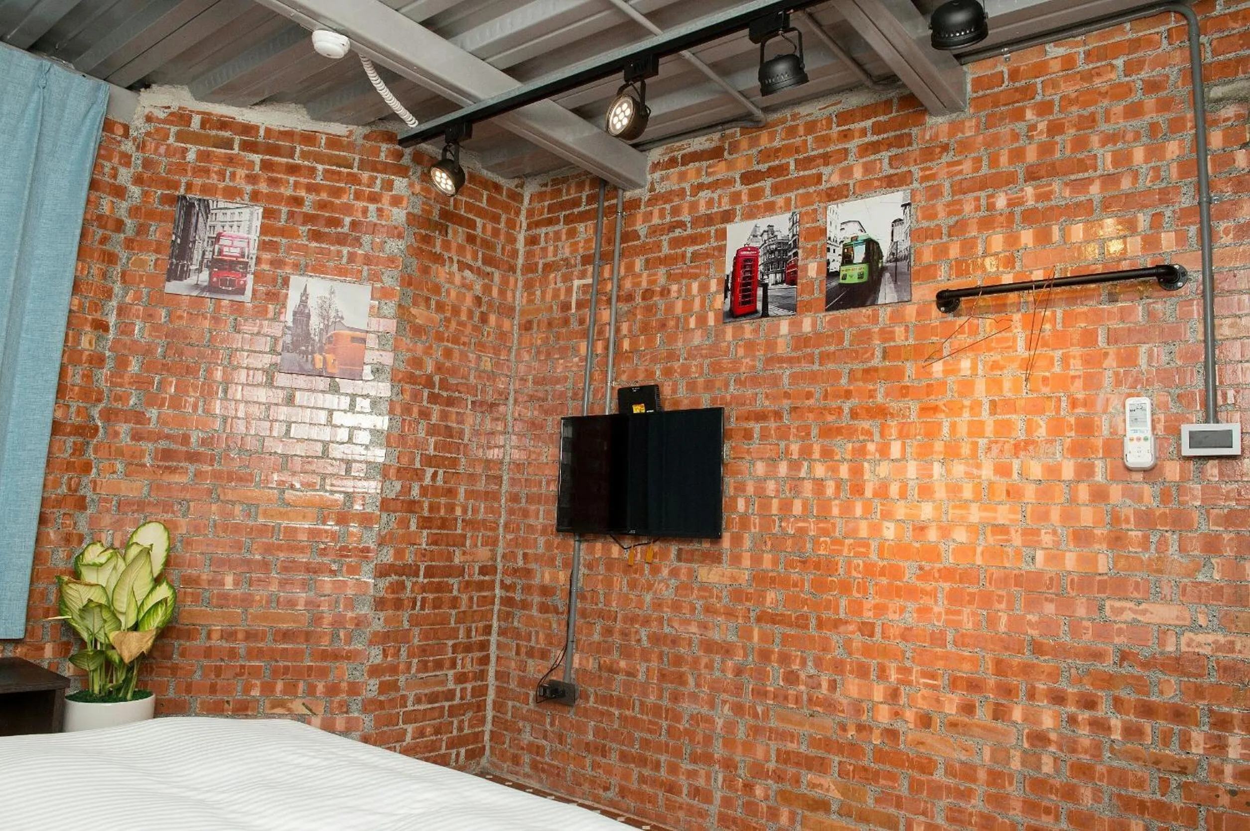 TV and multimedia in The Brick