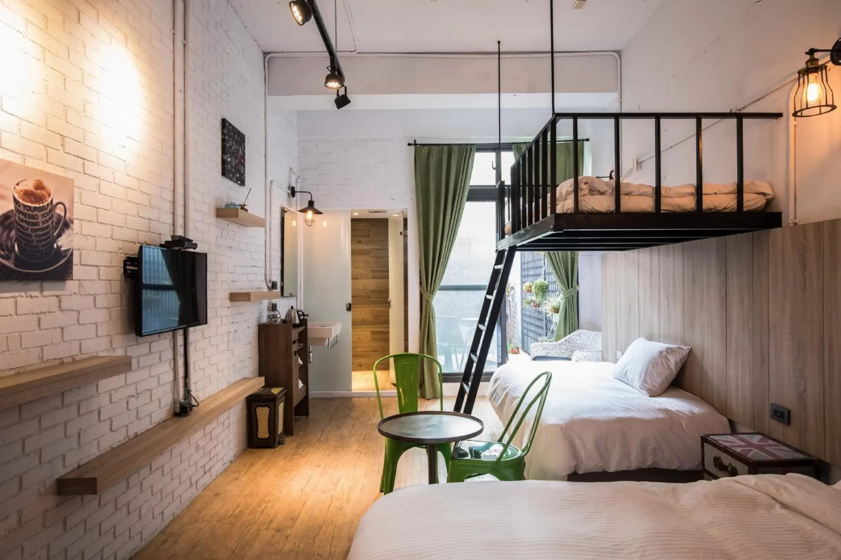 Photo of the whole room, Bed in The Brick Photo of the whole room, Bed in The Brick