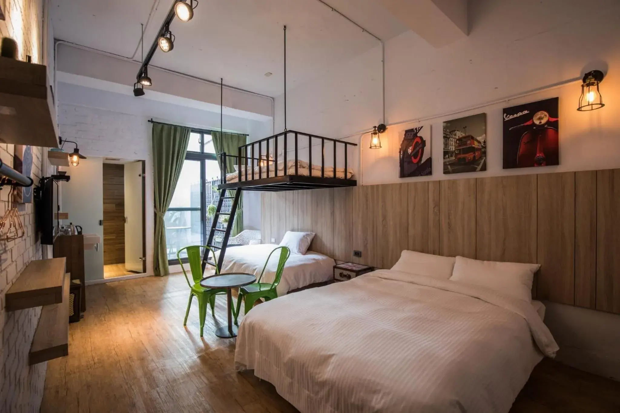 Photo of the whole room, Bed in The Brick Photo of the whole room, Bed in The Brick