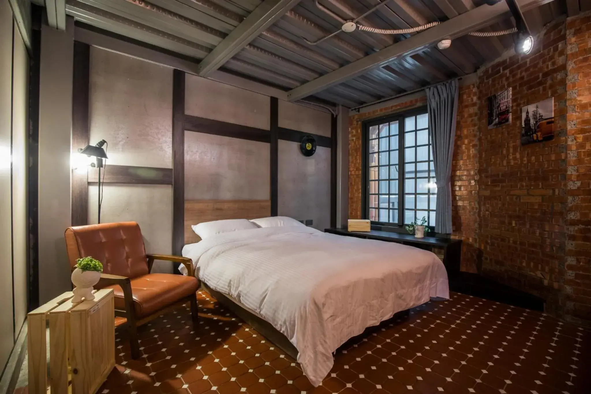 Photo of the whole room, Bed in The Brick Photo of the whole room, Bed in The Brick