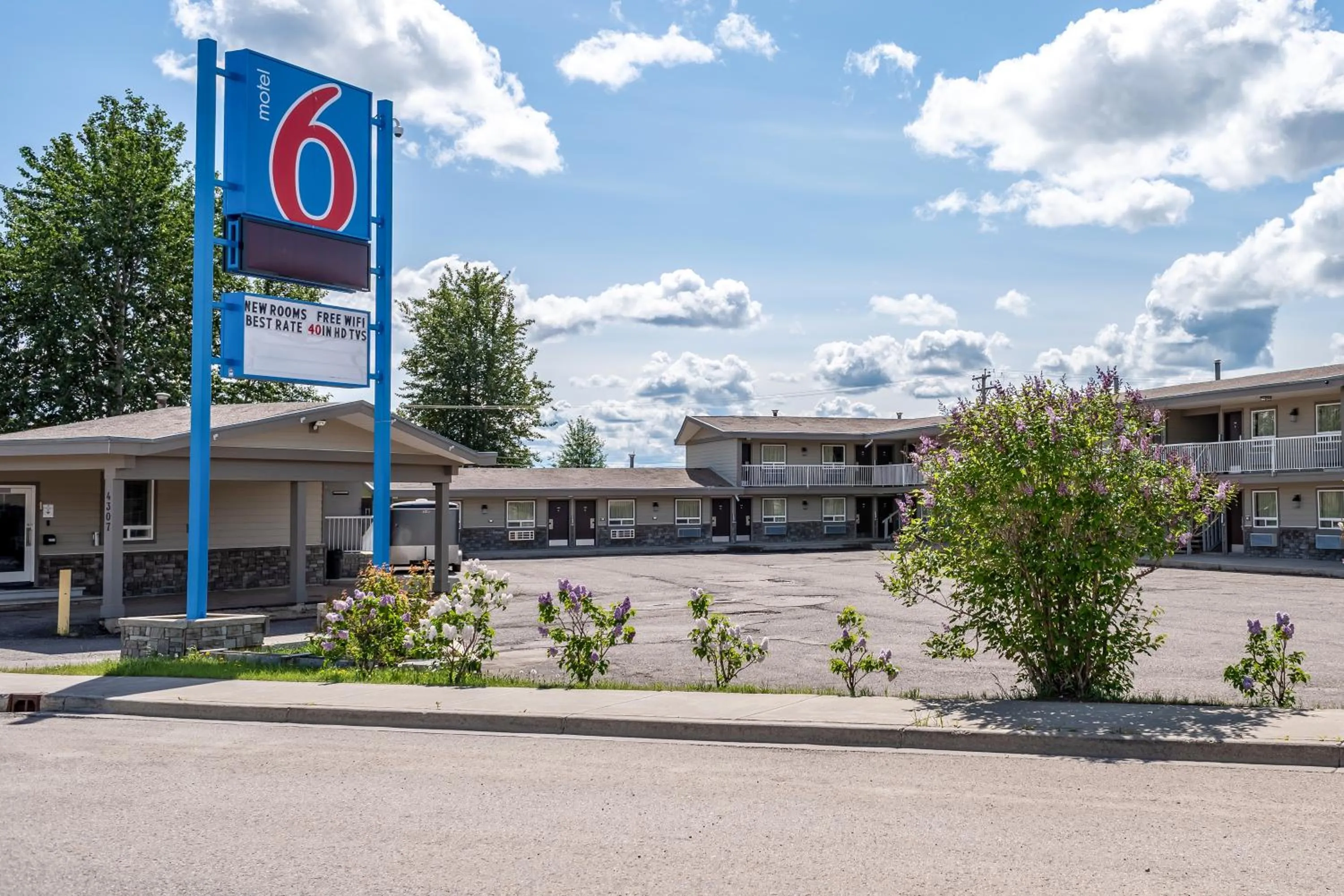 Property building in Motel 6-Fort Nelson, BC