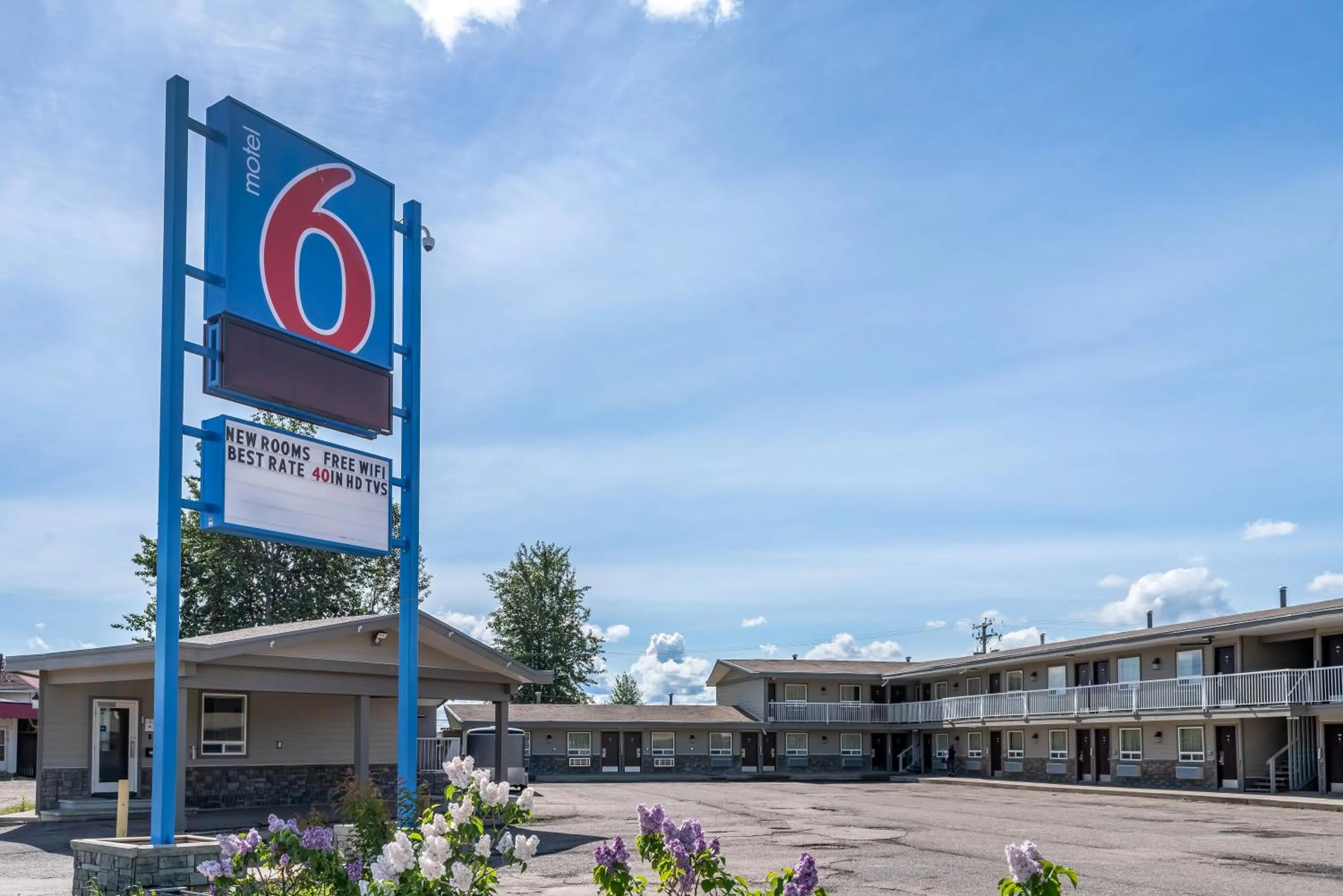 Facade/entrance in Motel 6-Fort Nelson, BC