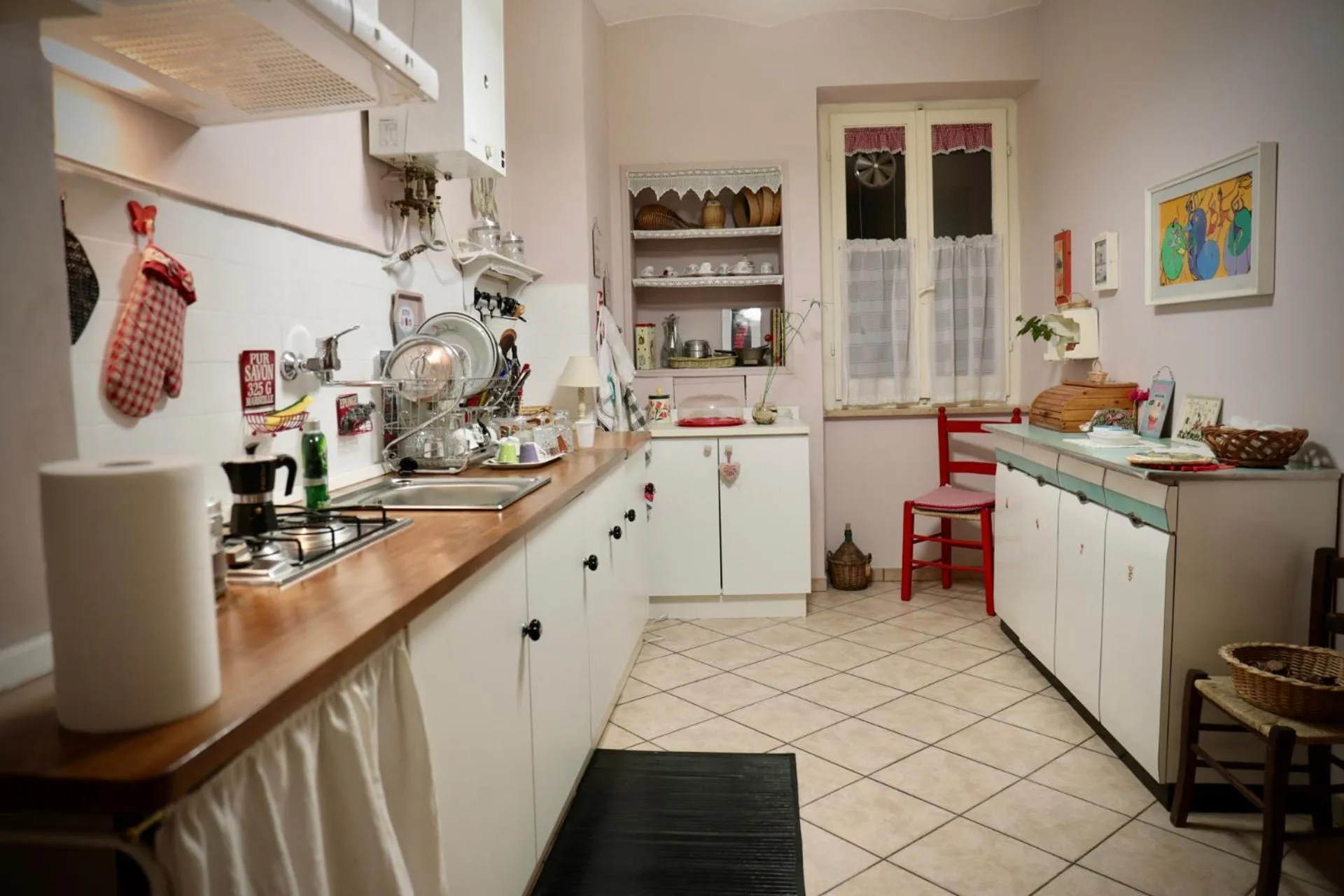 Communal kitchen in La Pausetta