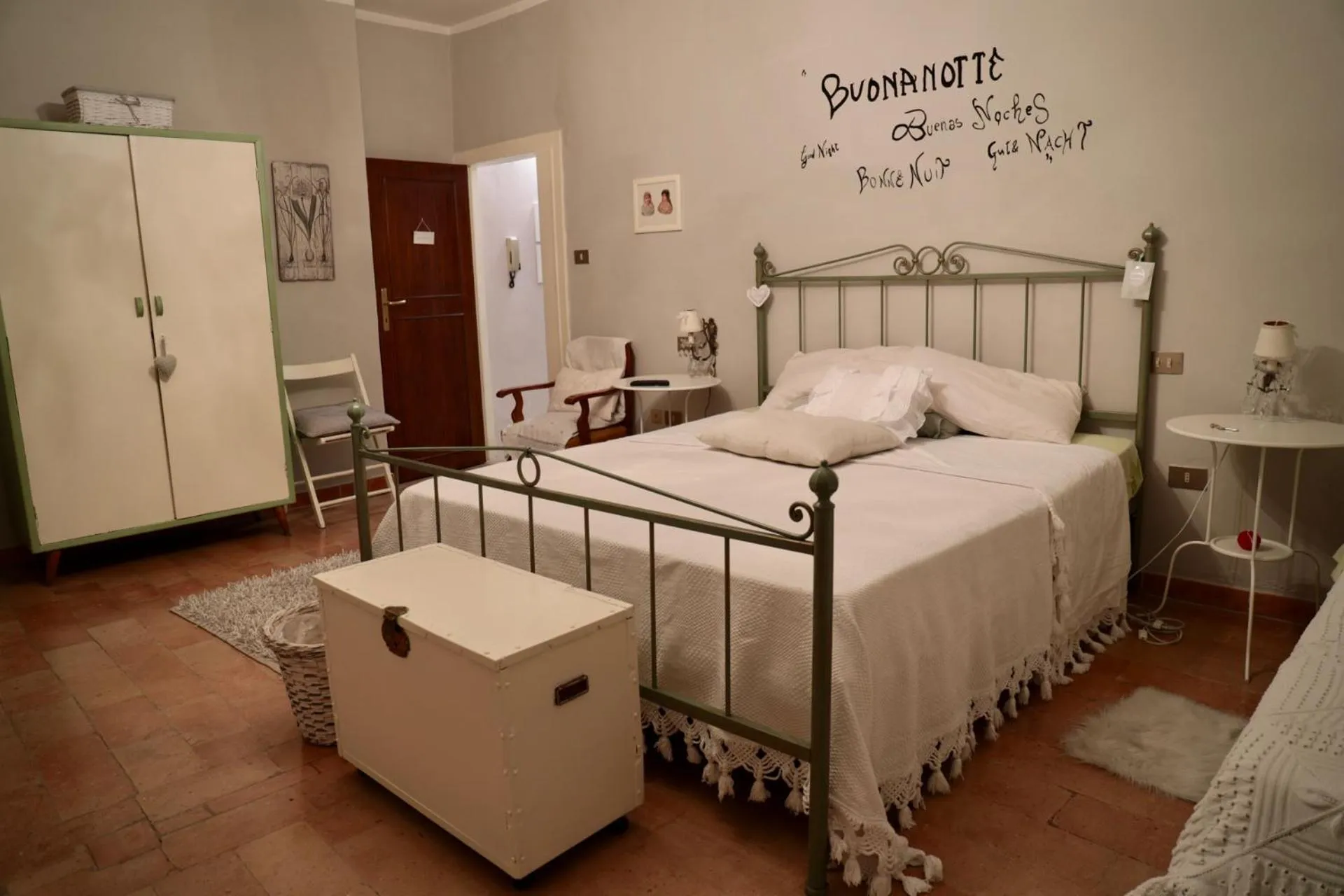 Toilet, Bed in La Pausetta