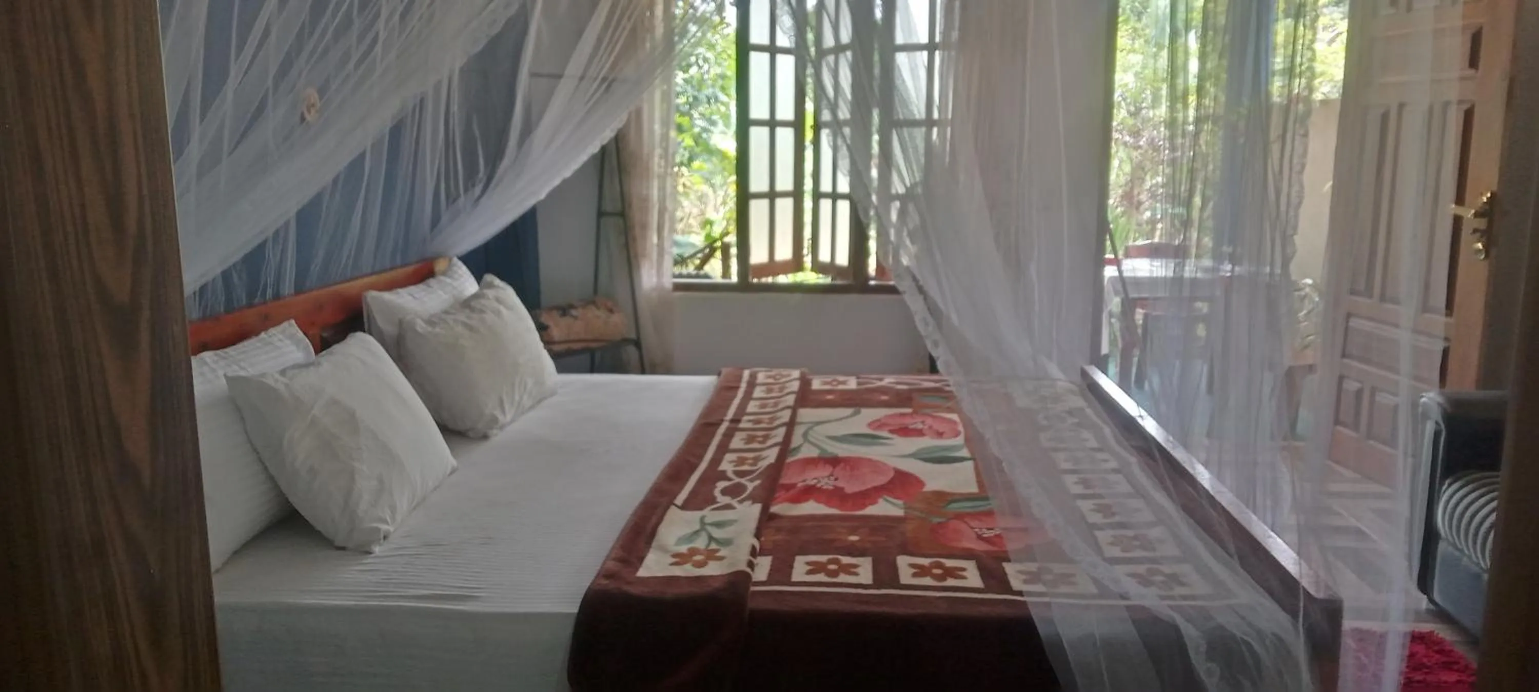 Bed in The Horizon Root Inn