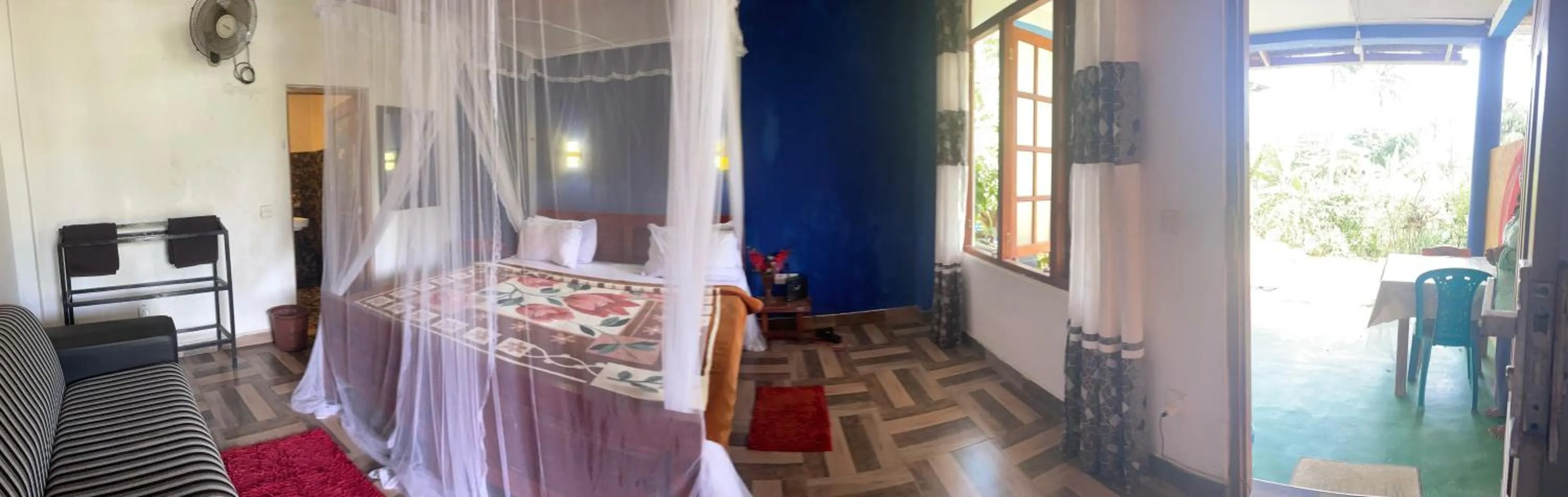 Bed in The Horizon Root Inn