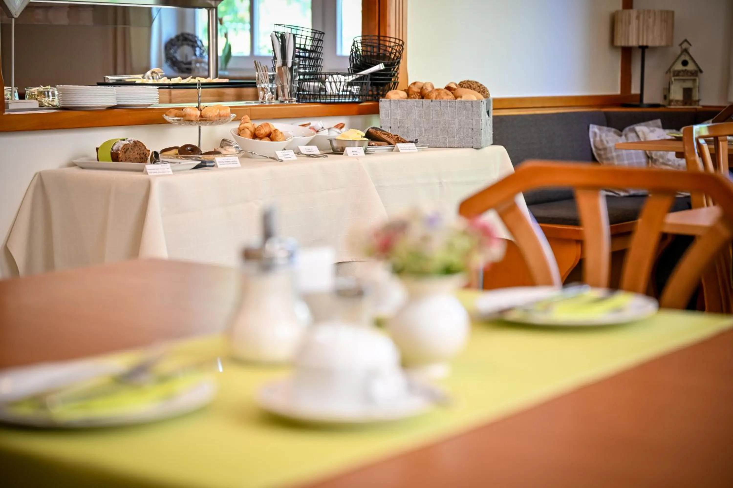 Restaurant/places to eat in Hotel Mainblick Garni