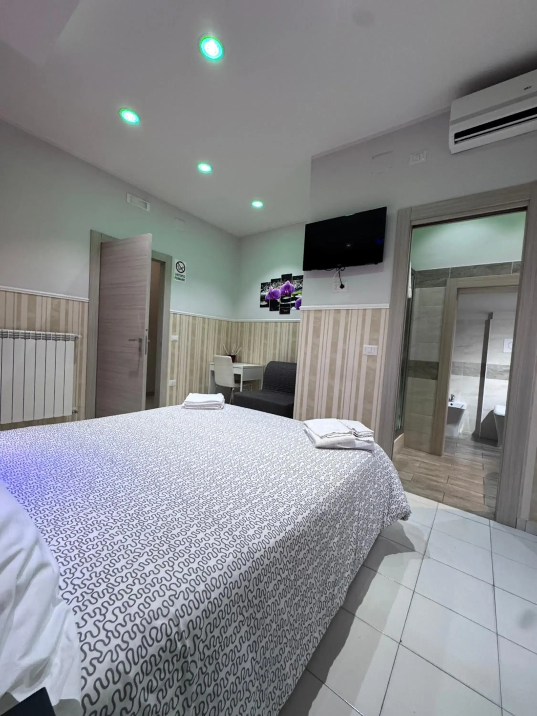 Double Room with Balcony - single occupancy in B&b La Ferrovia Double Room with Balcony - single occupancy in B&b La Ferrovia