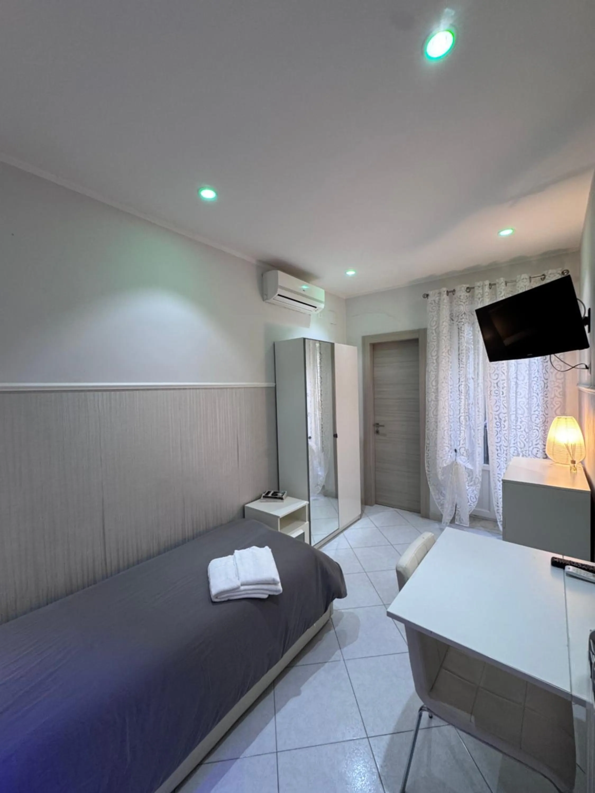 Photo of the whole room, Bed in B&b La Ferrovia