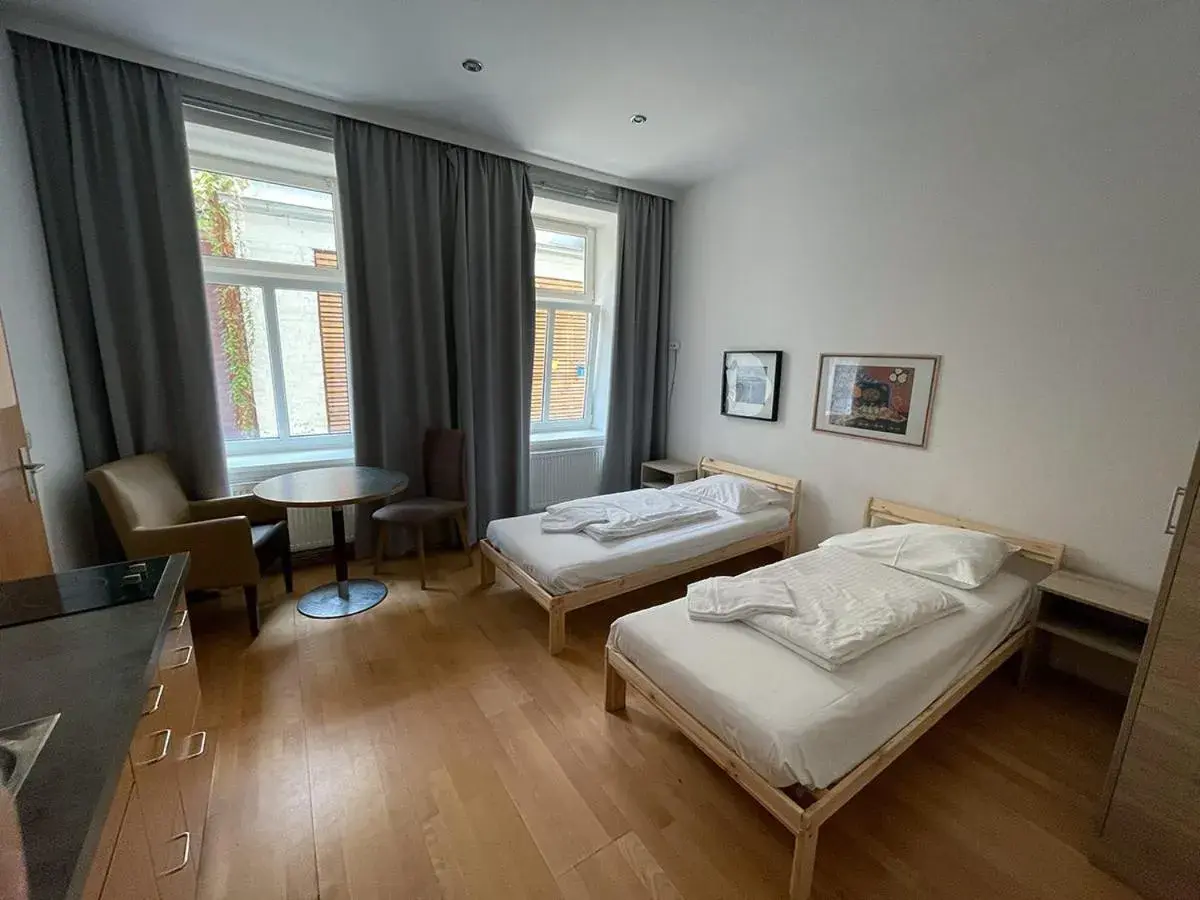Studio with Twin Beds in Metro Apartments Vienna Studio with Twin Beds in Metro Apartments Vienna