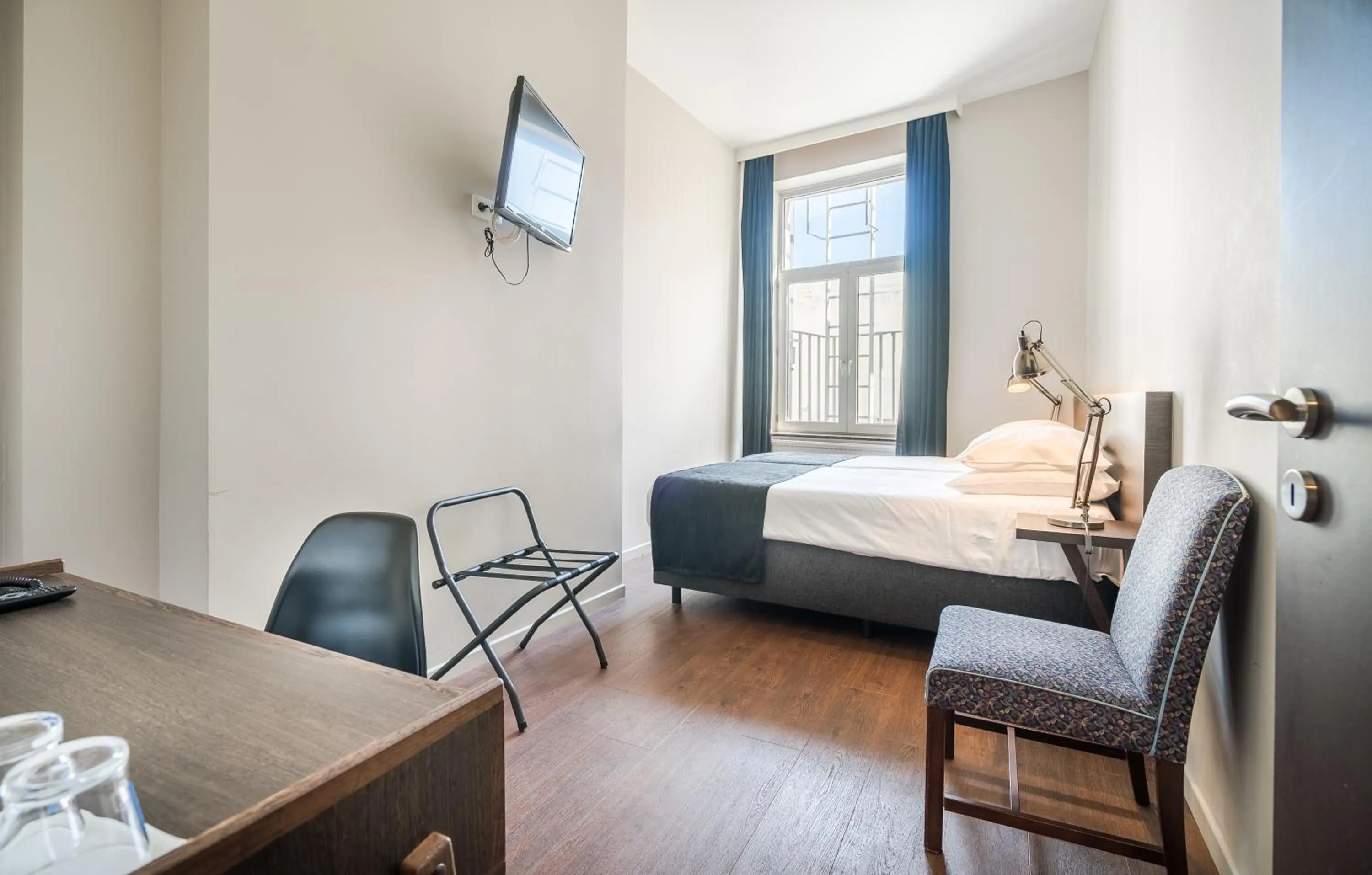 Photo of the whole room, Bed in Résidence-Hotel Le Quinze Grand Place Brussels