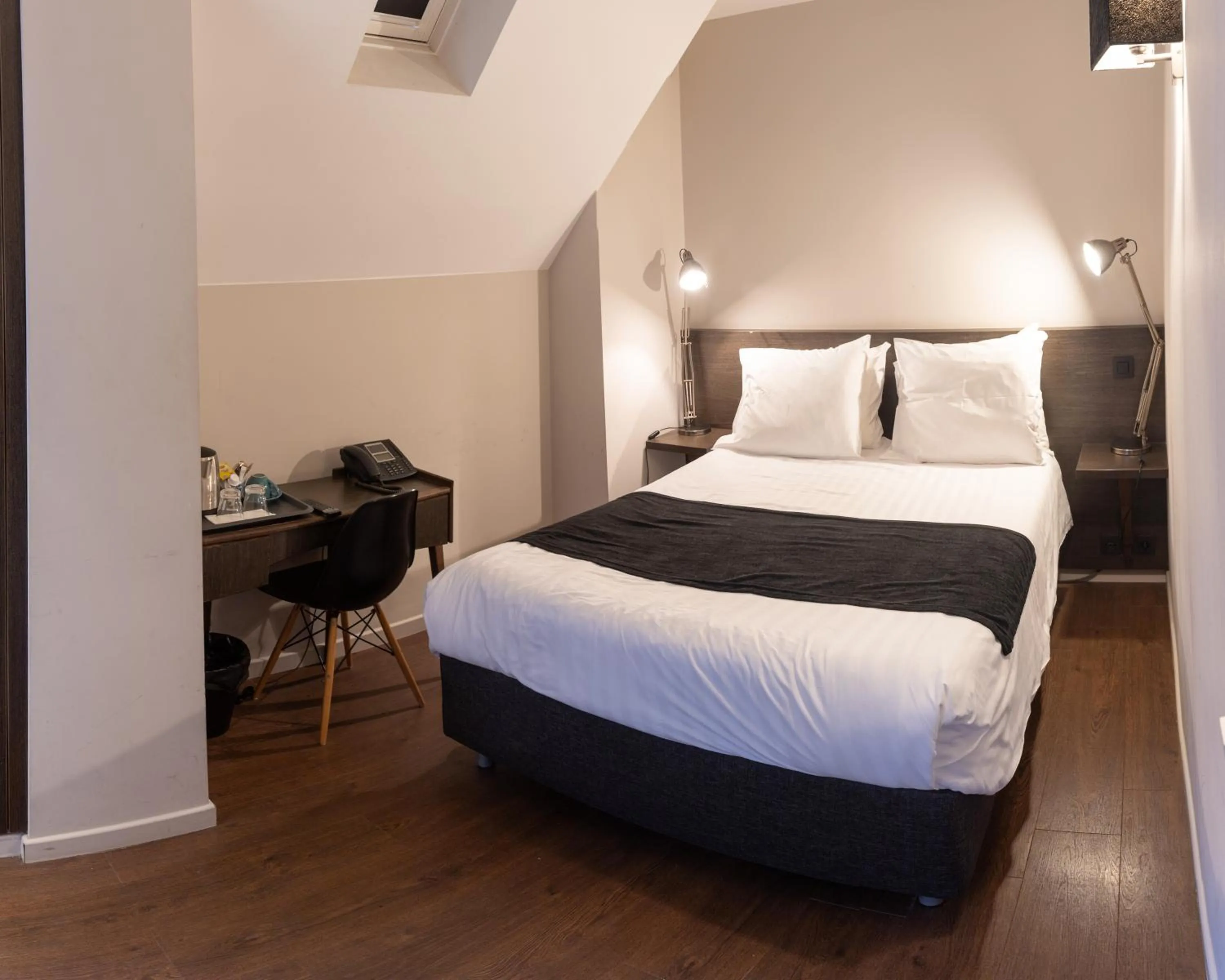 Bed in Résidence-Hotel Le Quinze Grand Place Brussels