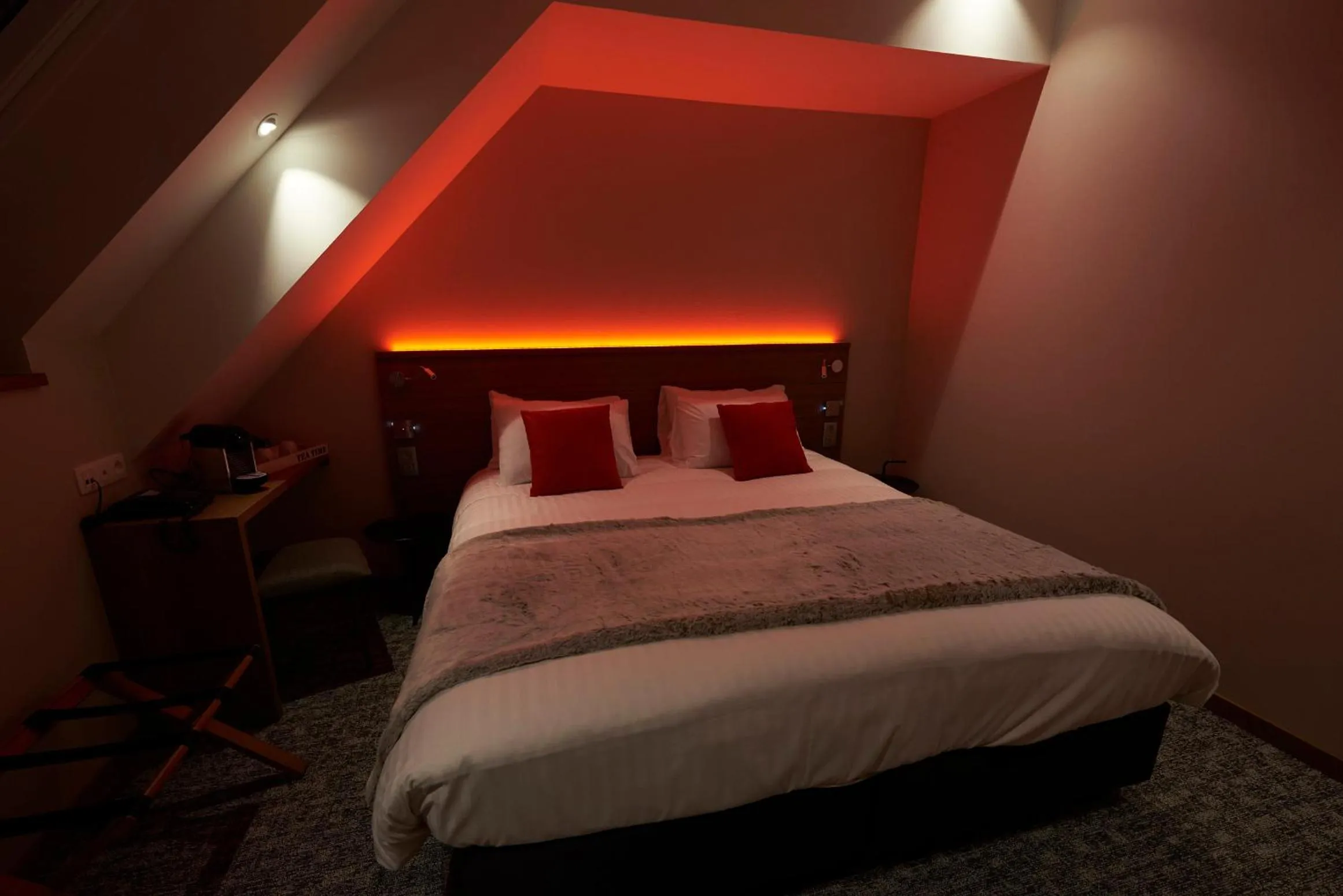 Bedroom, Bed in Hotel La Caleche