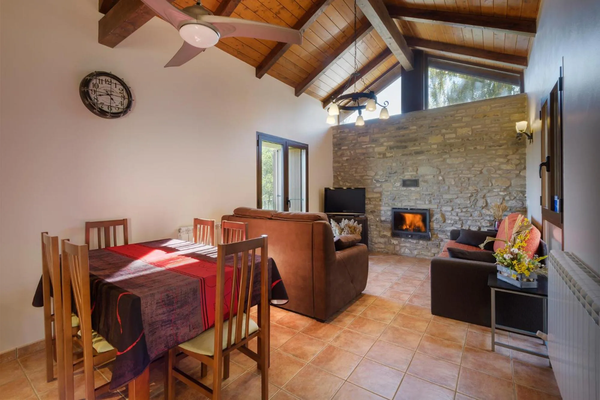 Dining area in O Zierzo