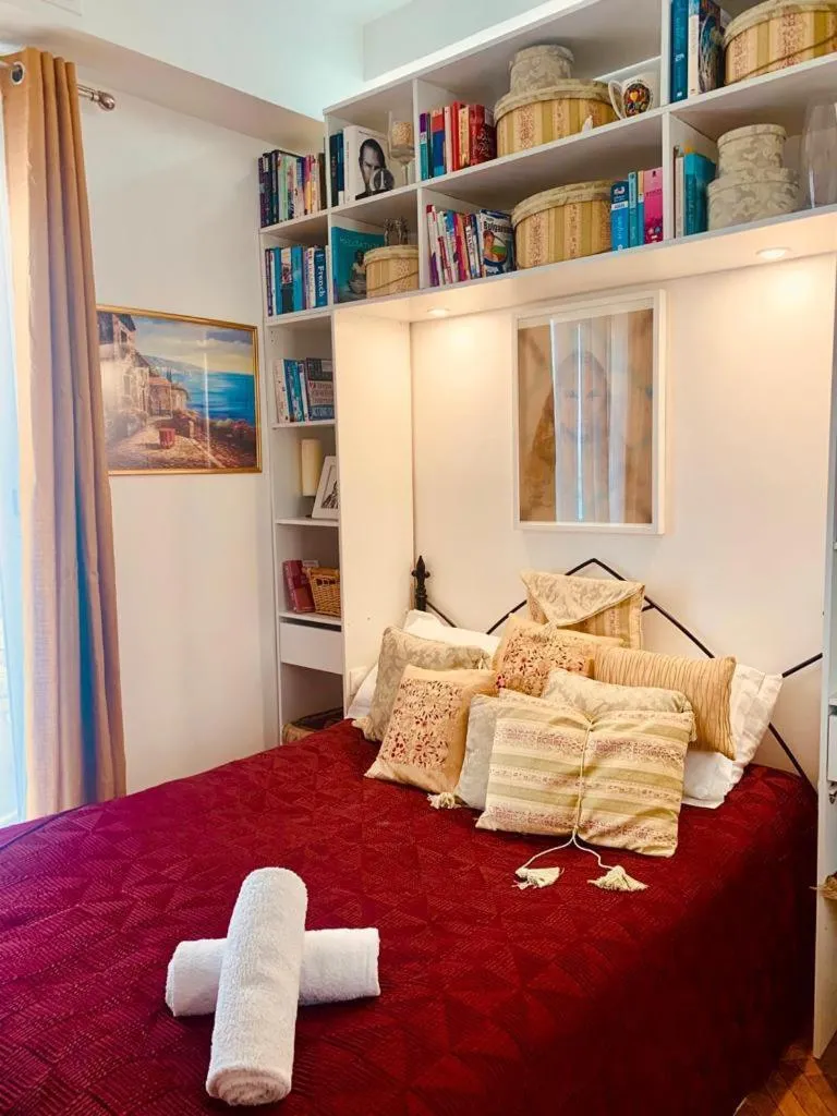 Bed in Endless Stunning Mediterranean Sea Views Promenade Des Anglais