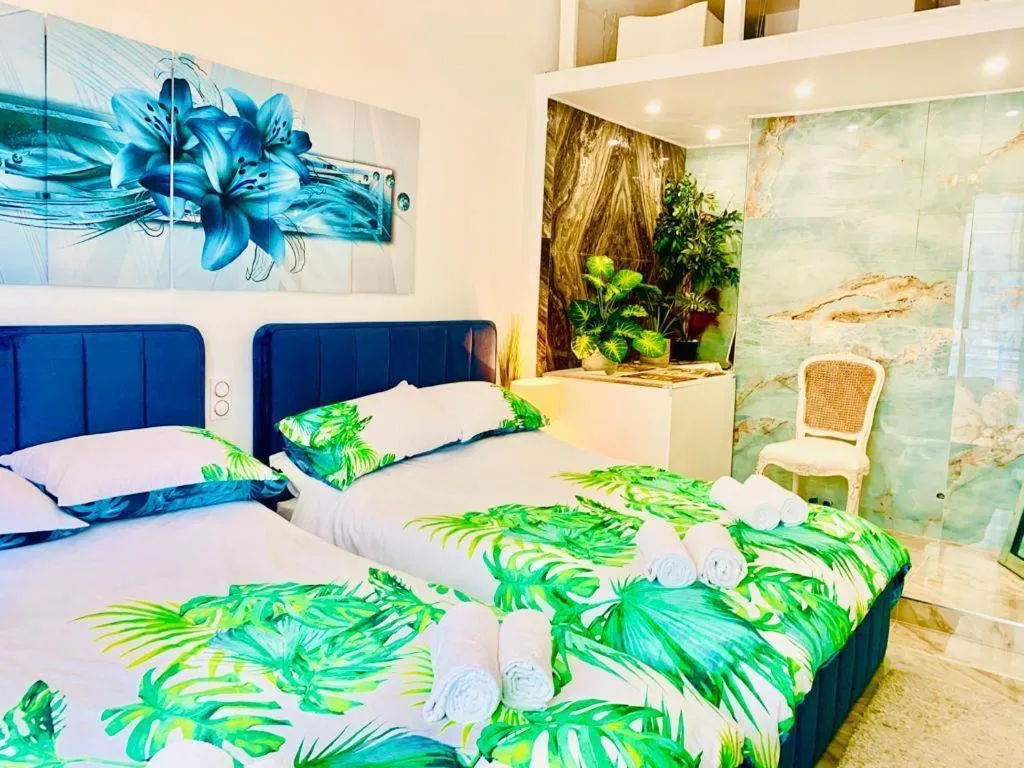 Bed in Endless Stunning Mediterranean Sea Views Promenade Des Anglais