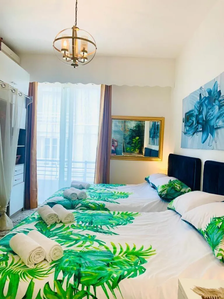 Bed in Endless Stunning Mediterranean Sea Views Promenade Des Anglais