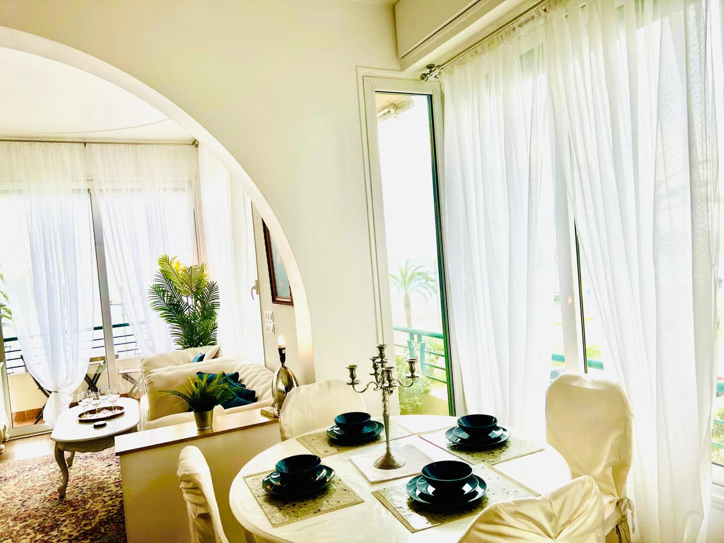 Endless Stunning Mediterranean Sea Views Promenade Des Anglais